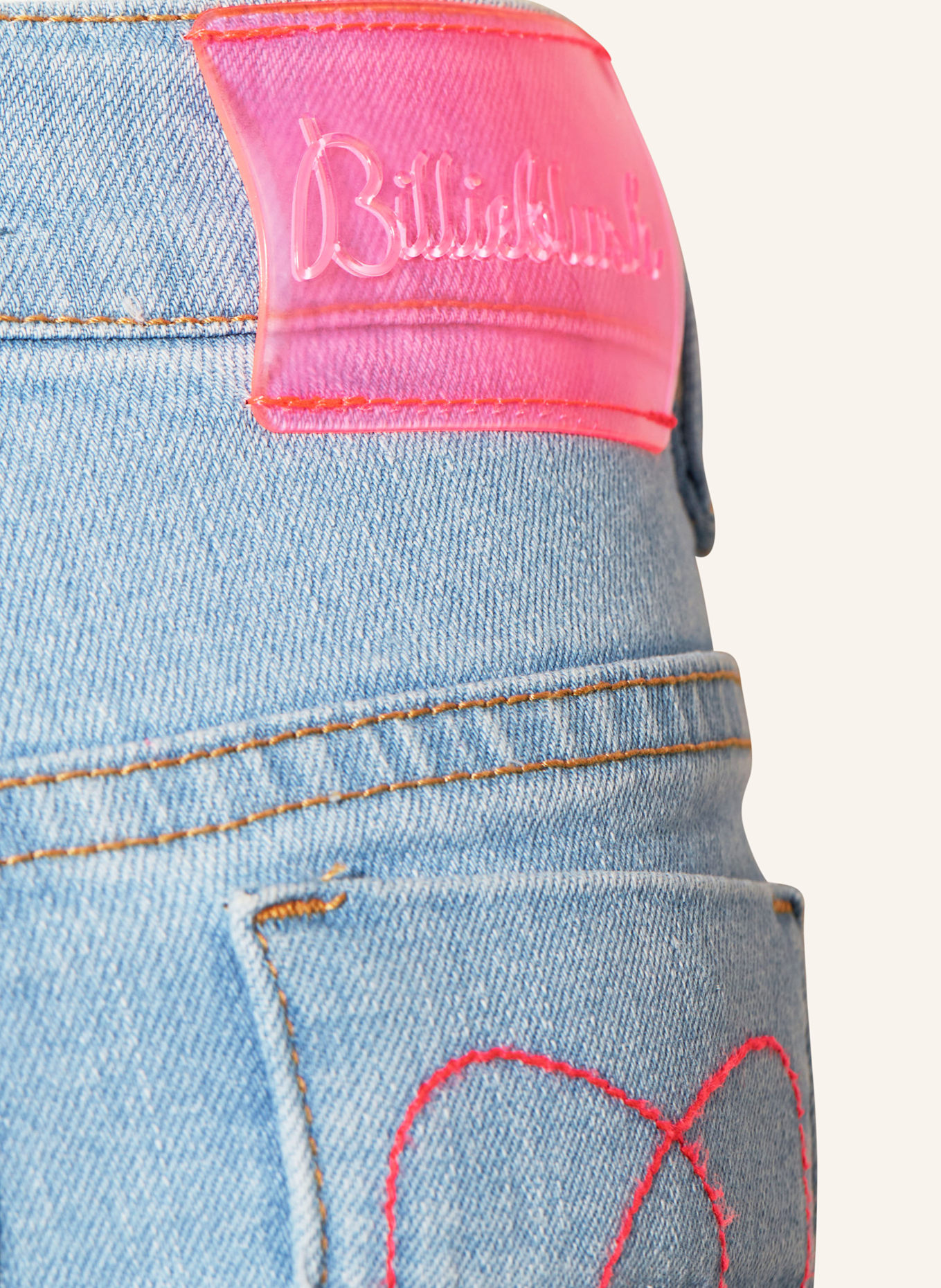 Billieblush Szorty jeansowe z cekinami, Kolor: JASNONIEBIESKI/ MOCNORÓŻOWY (Obrazek 3)