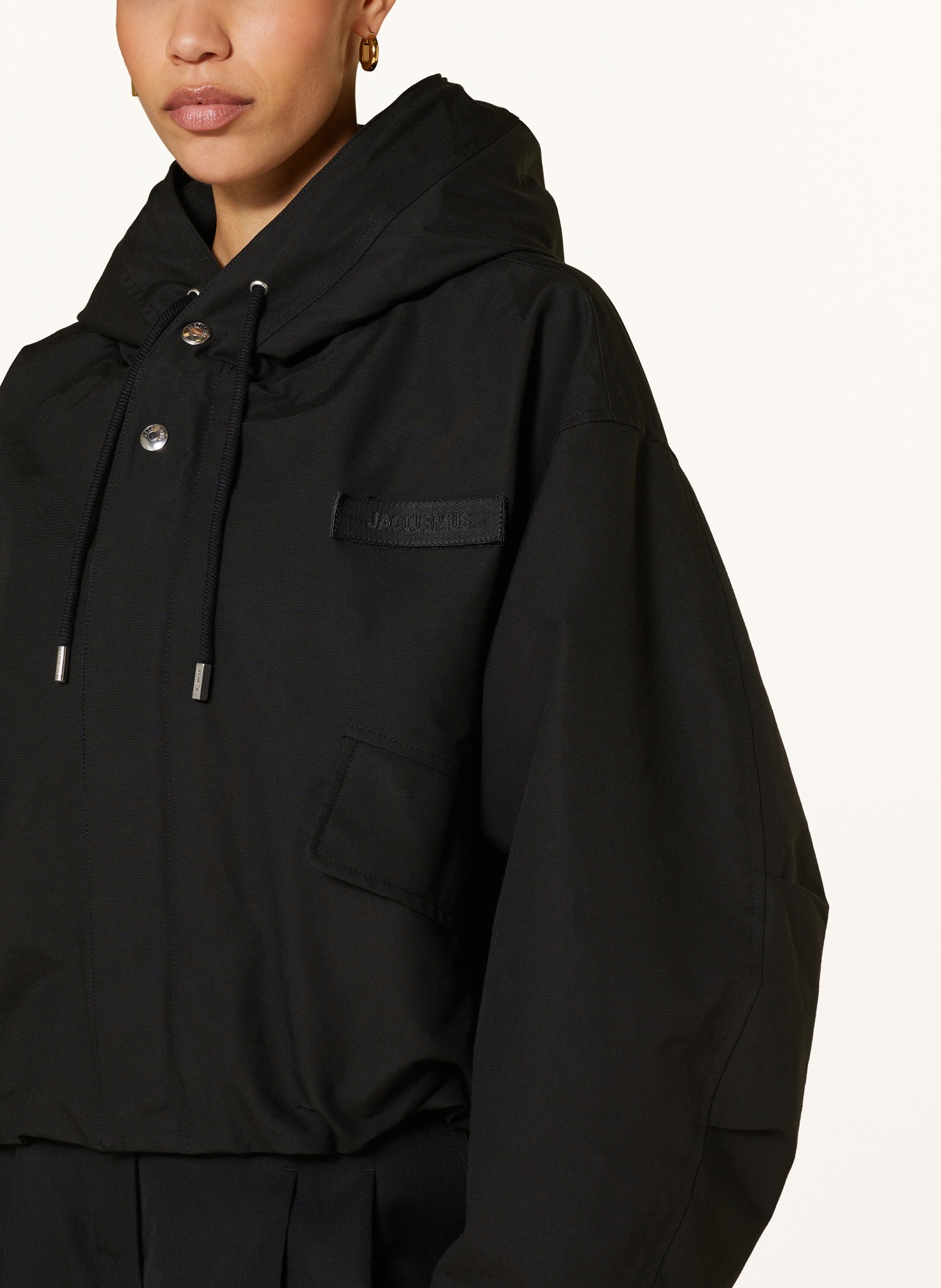 JACQUEMUS Cropped jacket LA PARKA COURTE CARACO, Color: BLACK (Image 5)