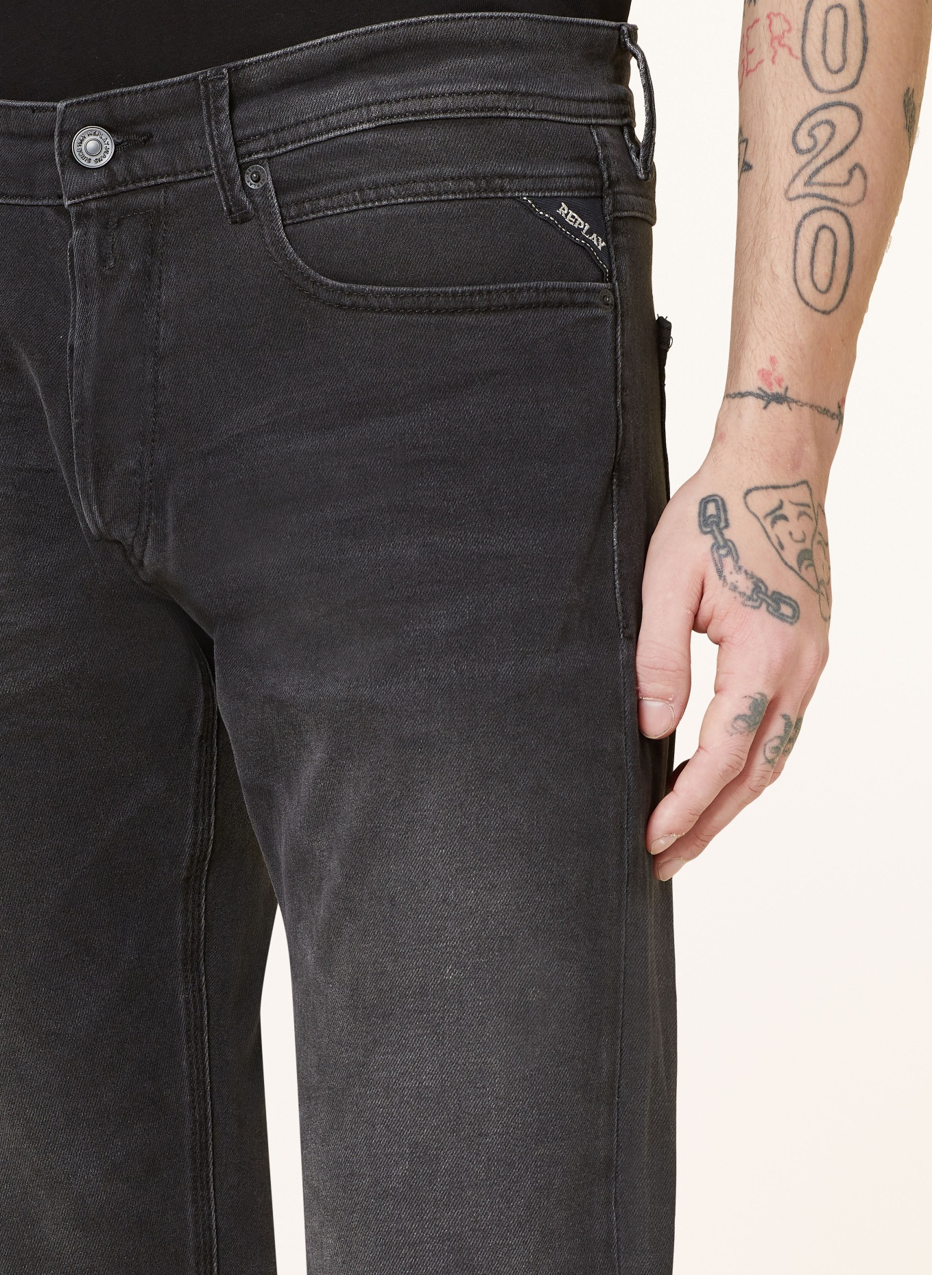 REPLAY Jeans Extra Slim Fit, Farbe: SCHWARZ (Bild 4)