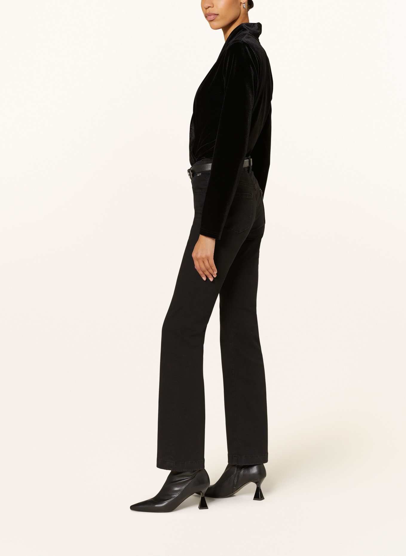 MARC CAIN Bootcut Jeans FARO, Farbe: 900 BLACK (Bild 4)