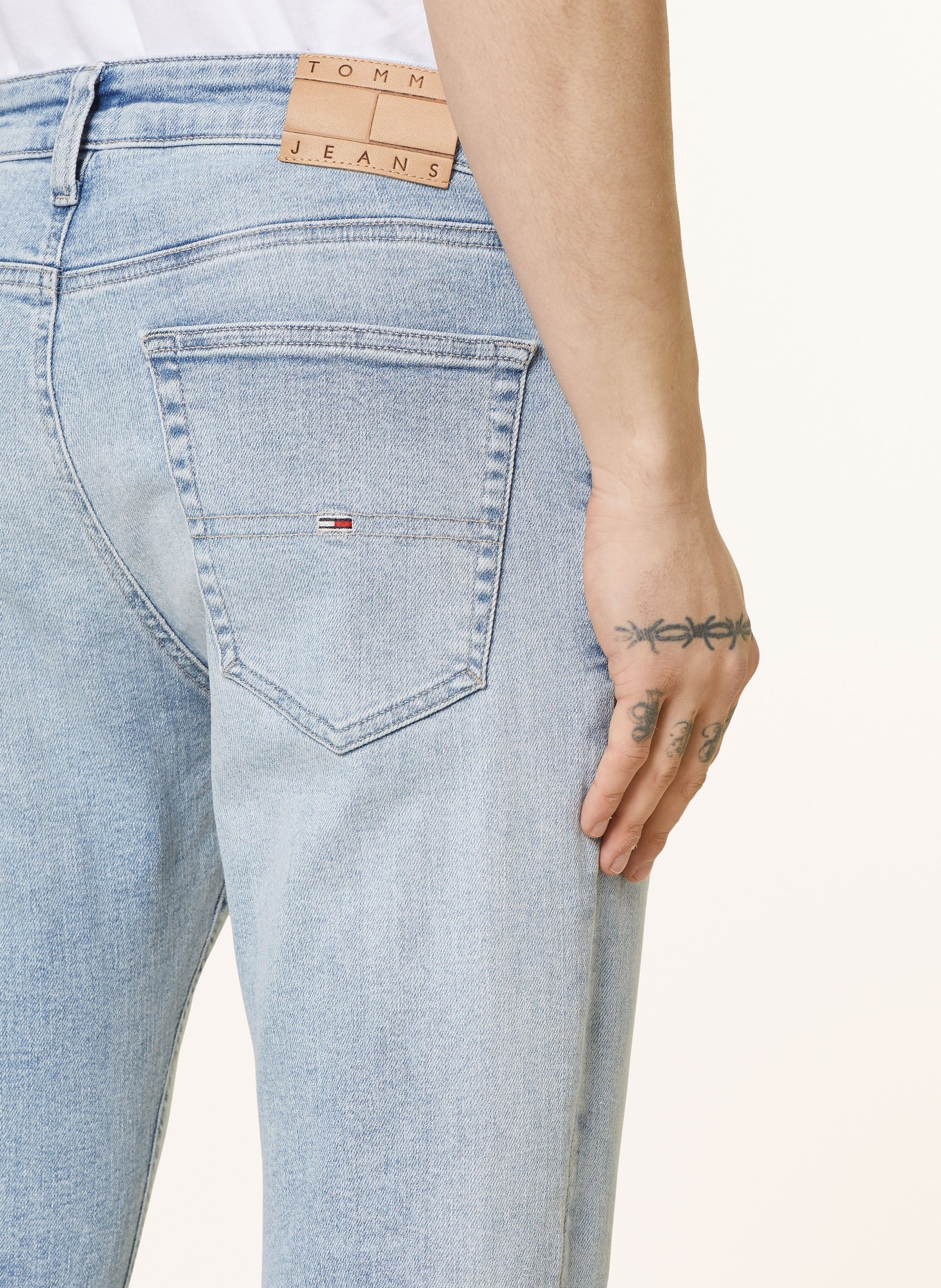 TOMMY JEANS Jeans AUSTIN Slim Tapered Fit, Farbe: 1AB Denim Light (Bild 6)
