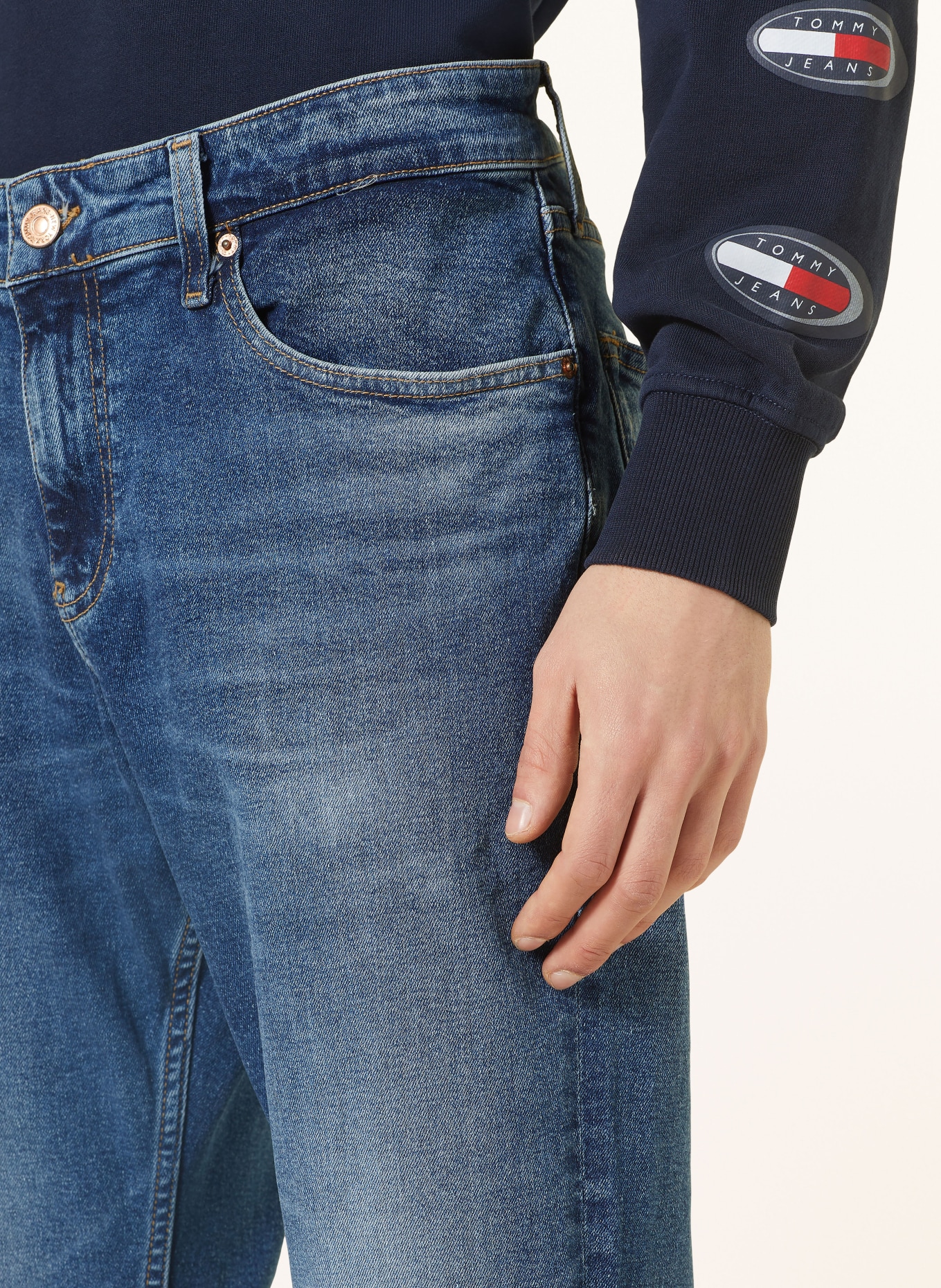 TOMMY JEANS Jeans RYAN Regular Straight Fit, Farbe: 1BK Denim Dark (Bild 5)