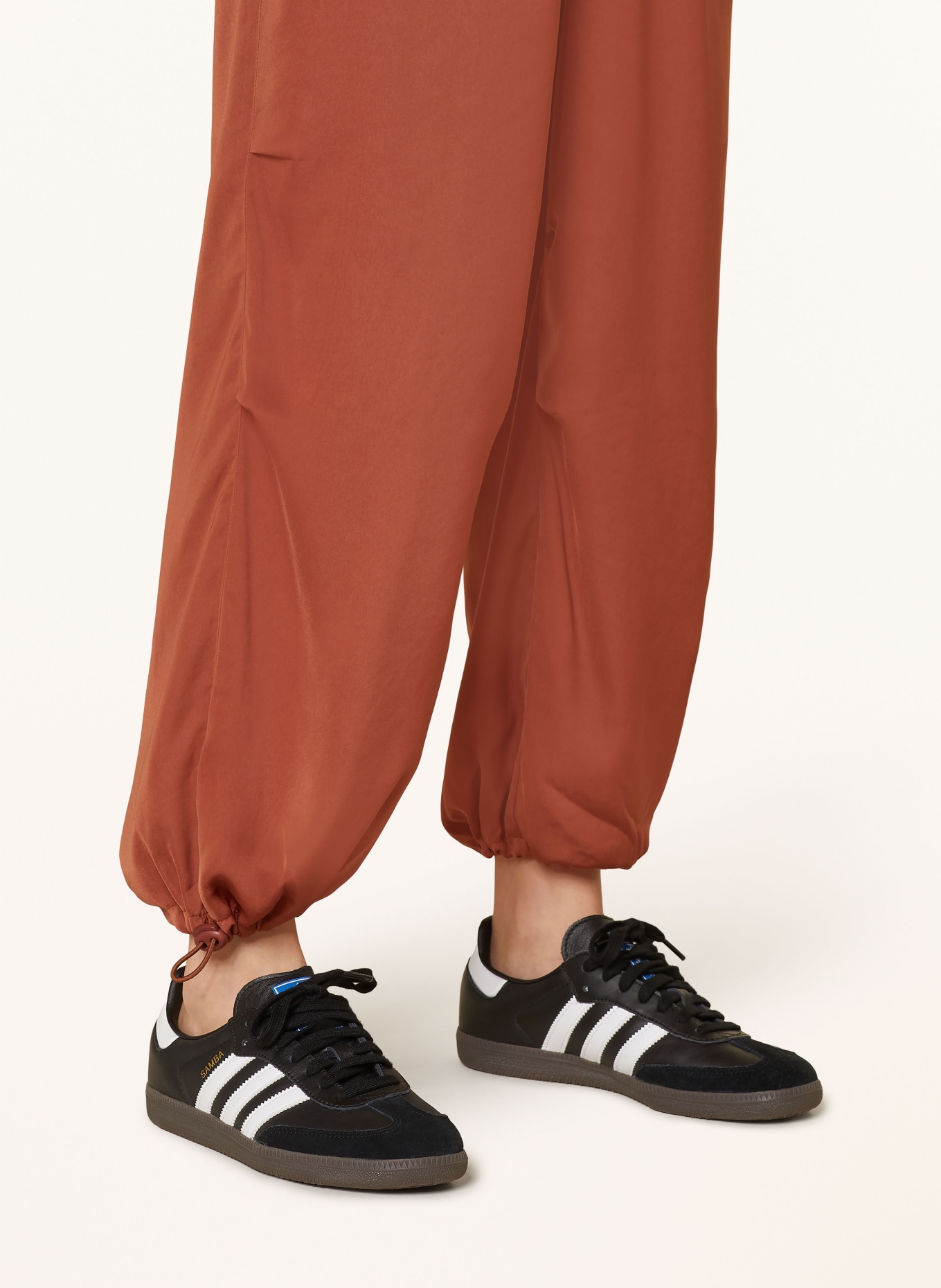 10DAYS Satin pants in jogger style, Color: BROWN (Image 5)