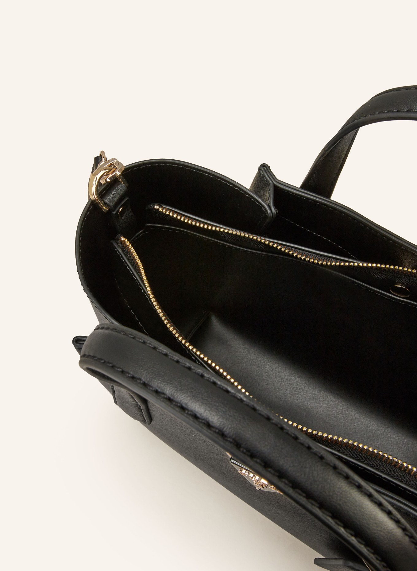 GUESS Handbag IWONA GIRLFRIEND, Color: BLACK (Image 3)