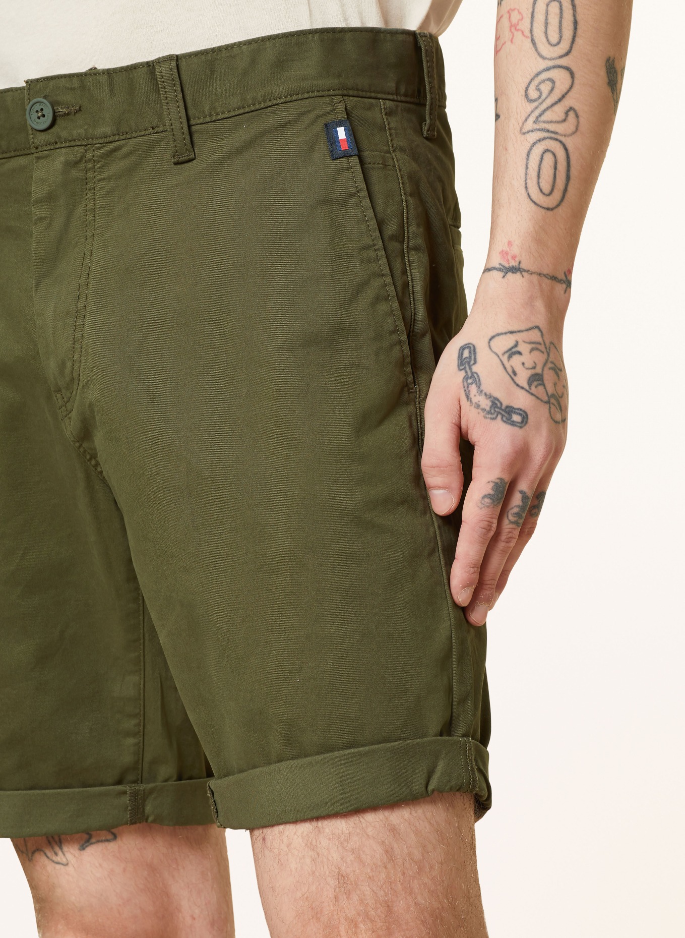 TOMMY JEANS Chinoshorts SCANTON, Farbe: OLIV (Bild 5)