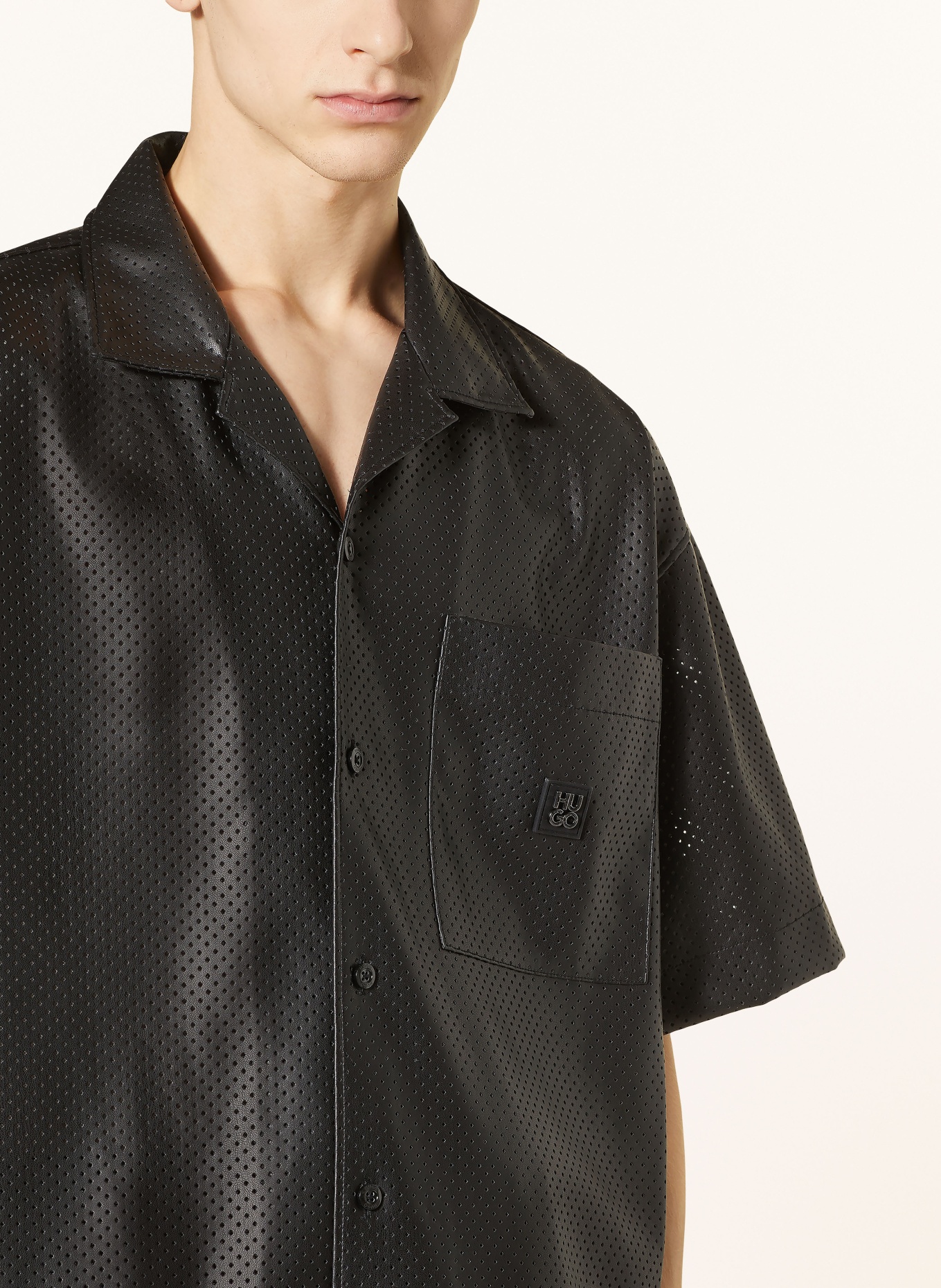 HUGO Koszula z klapami EGEENO oversized fit z imitacji skóry, Kolor: CZARNY (Obrazek 4)