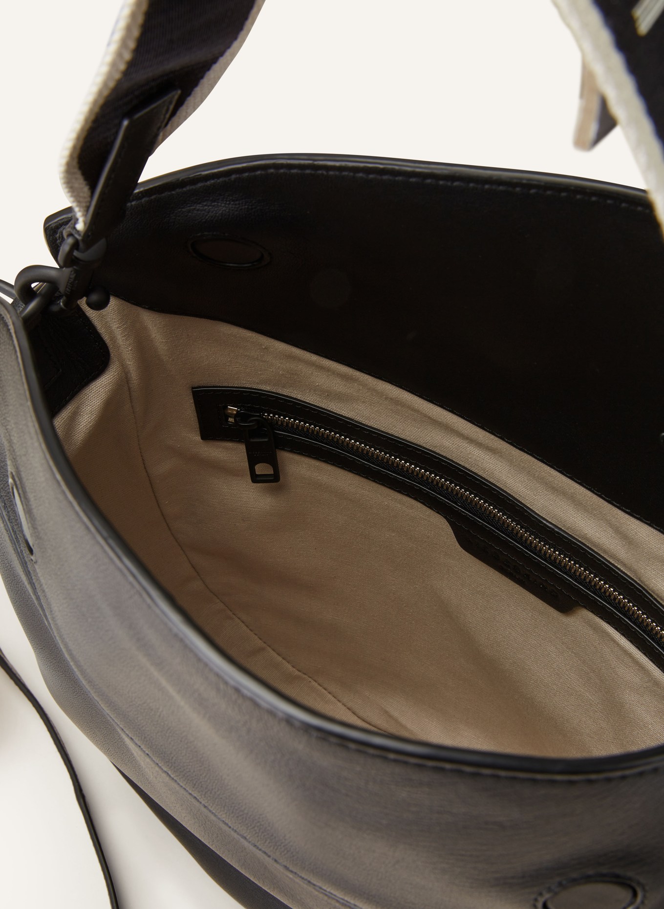 LIEBESKIND Crossbody bag ALESSA M, Color: BLACK (Image 3)