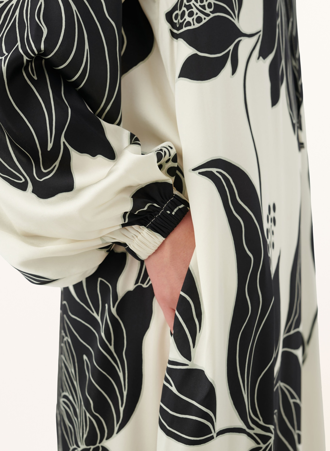 dea kudibal Silk dress ZARIA with ruffles, Color: ECRU/ BLACK/ LIGHT GREEN (Image 4)