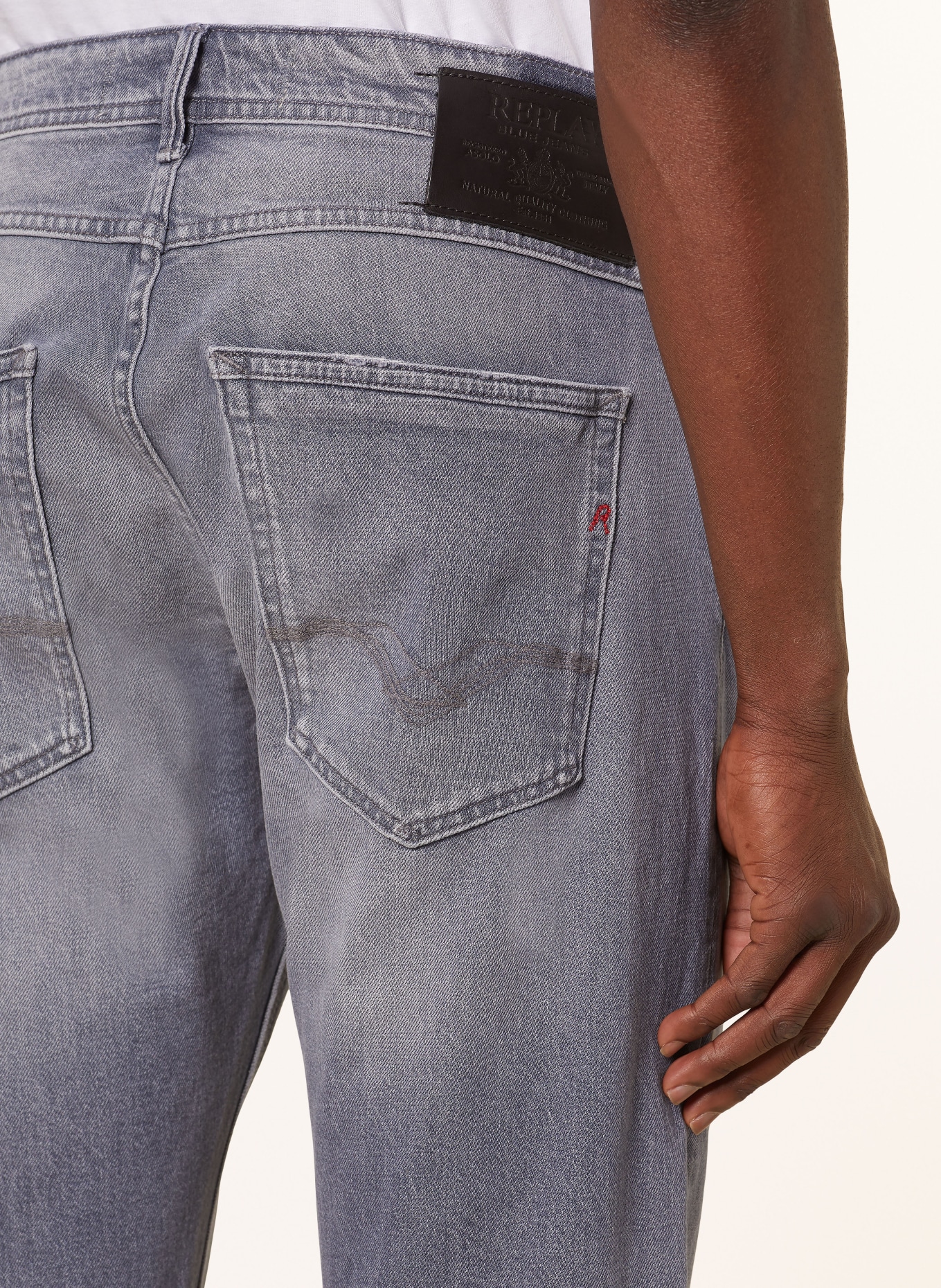 REPLAY Jeans WILLBI Regular Slim Fit, Farbe: GRAU (Bild 6)