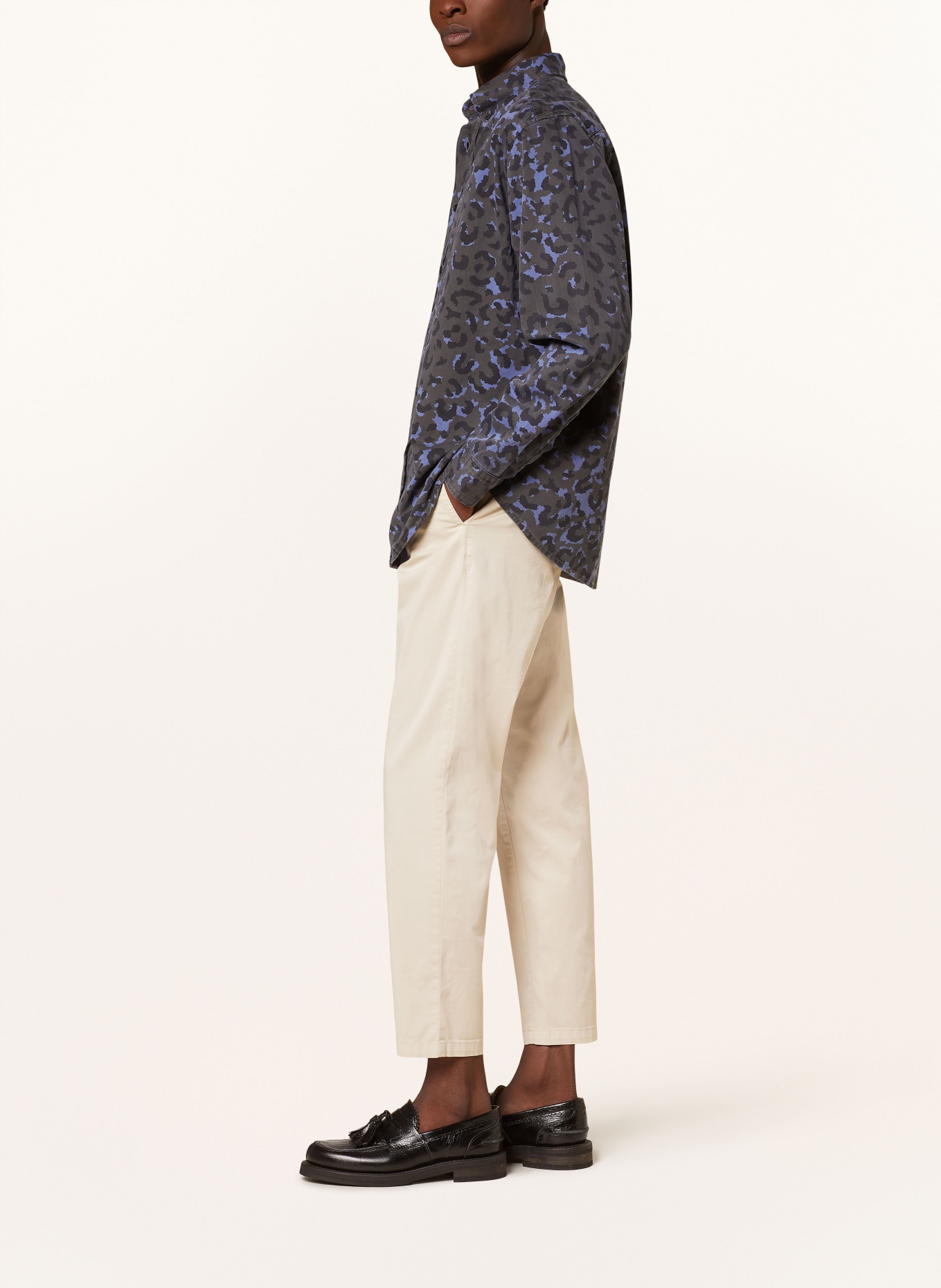 BOSS Spodnie CHINO w stylu dresowym tapered fit, Kolor: ECRU (Obrazek 4)