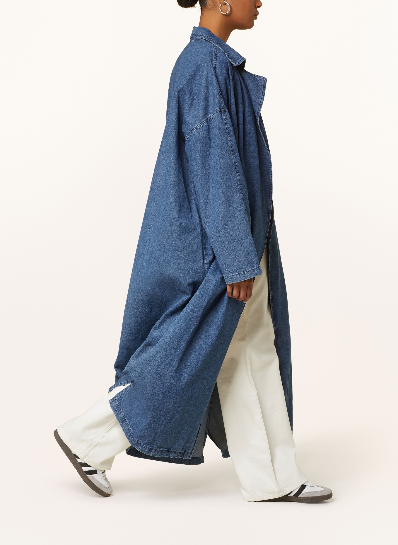 SOMETHINGNEW Oversized džínový kabát SNELLA, Barva: MODRÁ (Obrázek 5)
