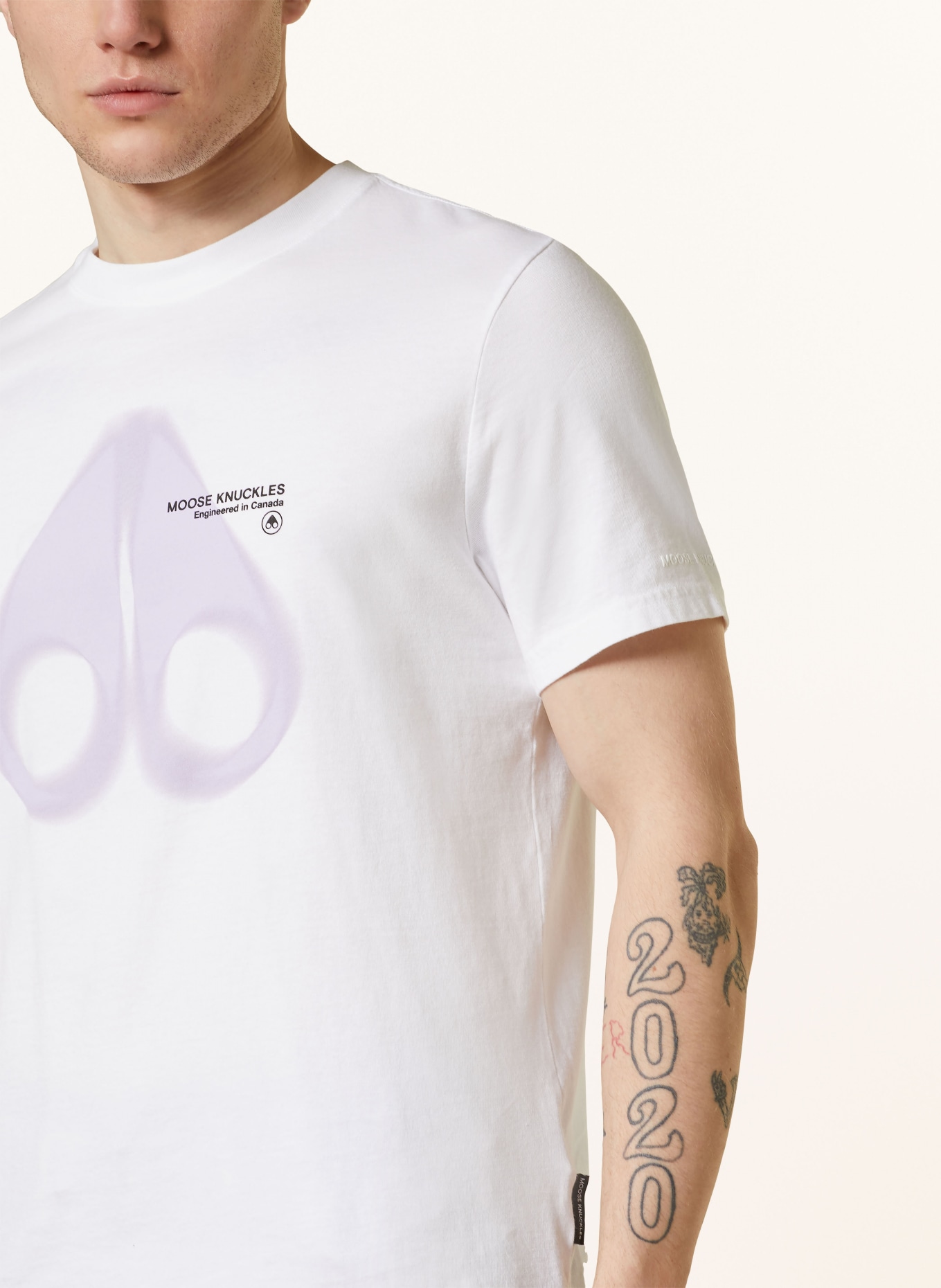 MOOSE KNUCKLES T-shirt MAURICE, Kolor: BIAŁY/ LILA (Obrazek 4)