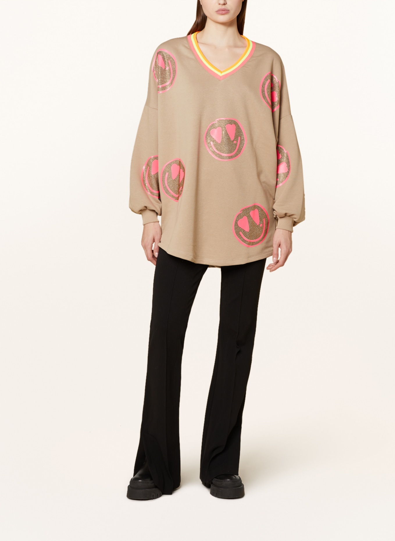 miss goodlife Oversized sweatshirt HAPPY FACE with decorative gems, Color: BEIGE/ NEON PINK/ GOLD (Image 2)