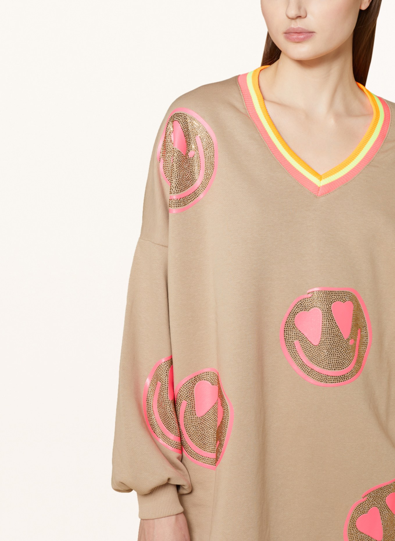 miss goodlife Oversized sweatshirt HAPPY FACE with decorative gems, Color: BEIGE/ NEON PINK/ GOLD (Image 4)