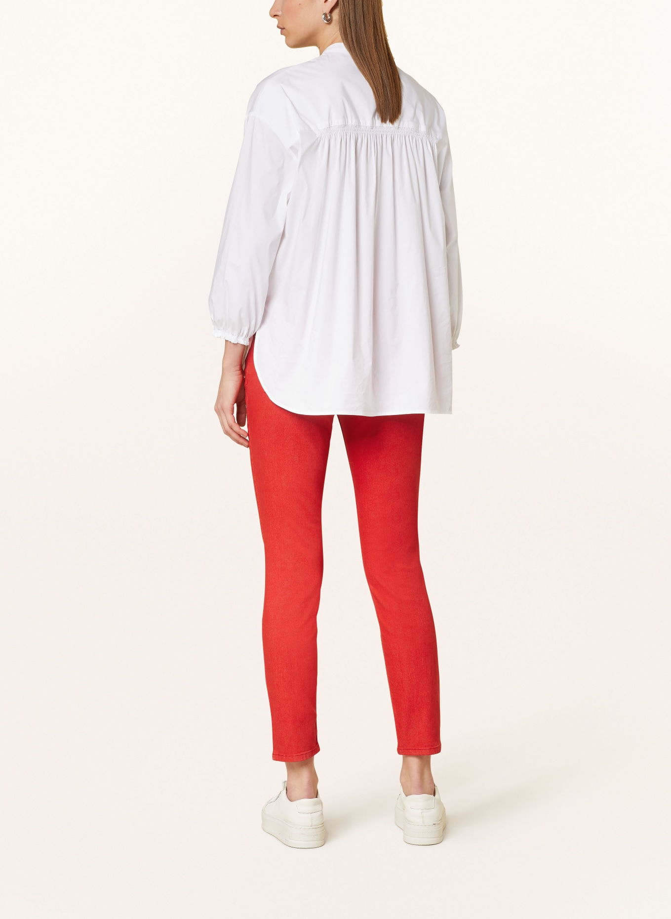 oui Džíny: ČERVENÁ