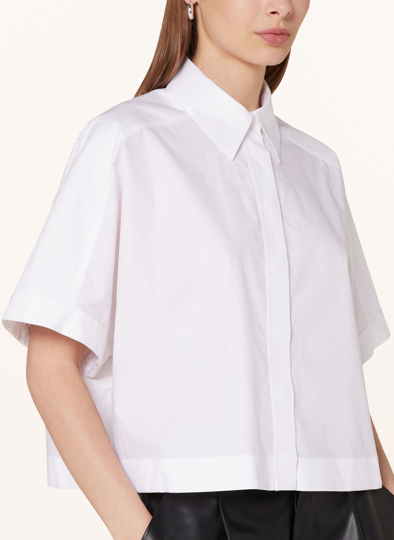 IVY OAK Cropped košilová halenka ELVIRA s odnímatelnými rukávy, Barva: BÍLÁ (Obrázek 4)