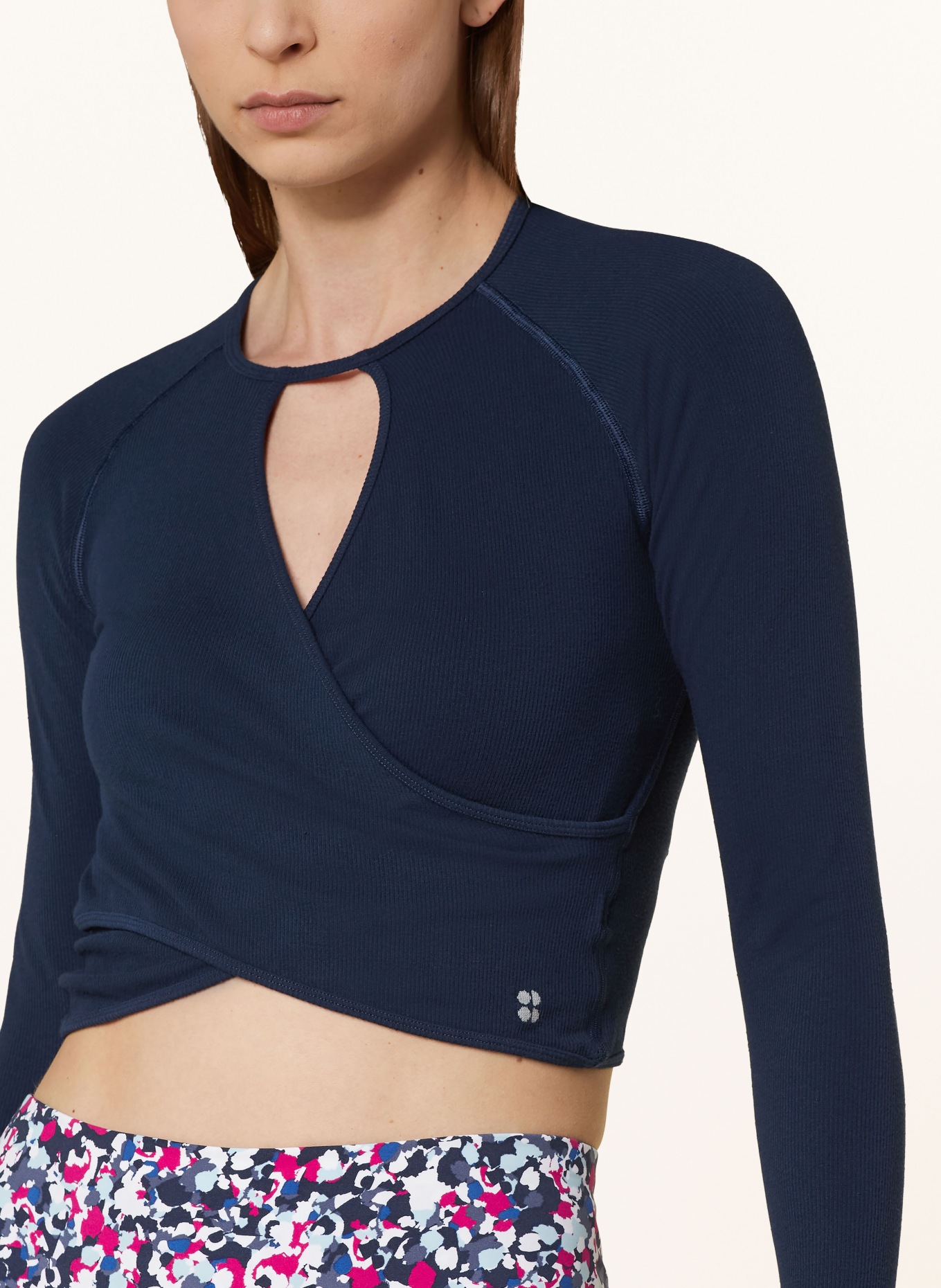 Sweaty Betty Cropped tričko s dlouhým rukávem MINDFUL SEAMLESS WRAP, Barva: TMAVĚ MODRÁ (Obrázek 4)