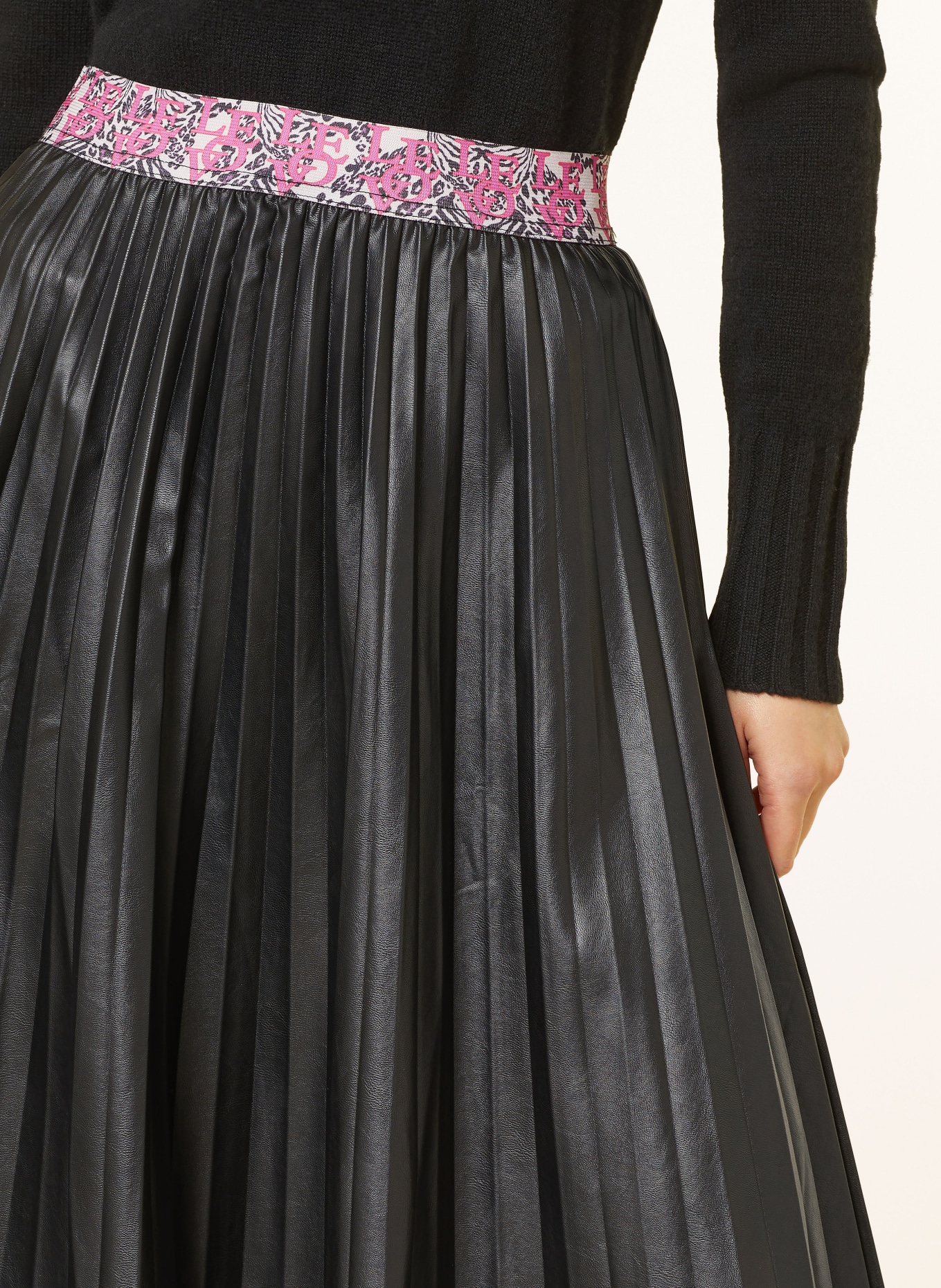 miss goodlife Pleated skirt LOVE AND FLOWERS in leather look, Color: BLACK (Image 4)