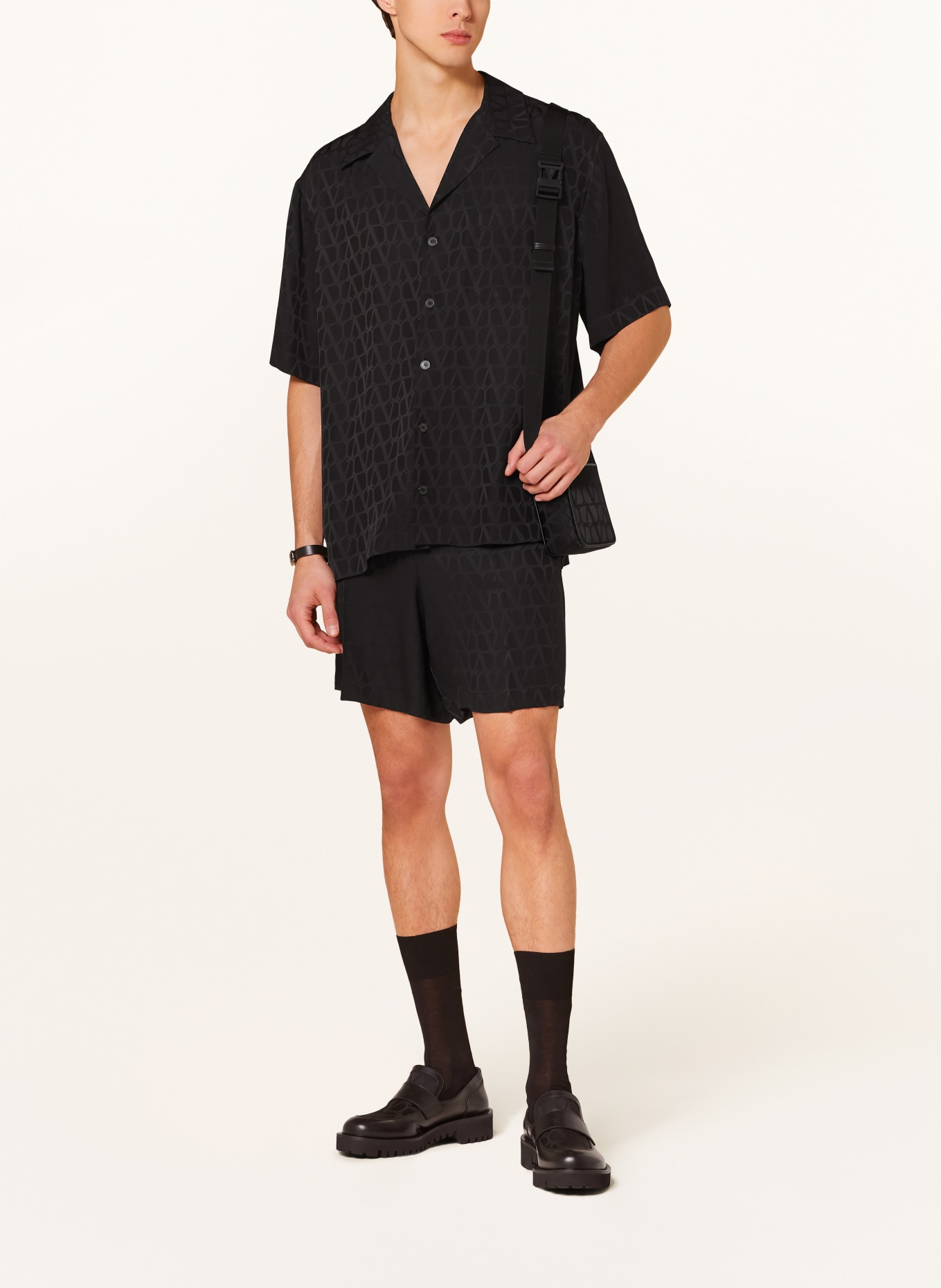 VALENTINO Resort shirt boxy fit in silk, Color: BLACK (Image 2)