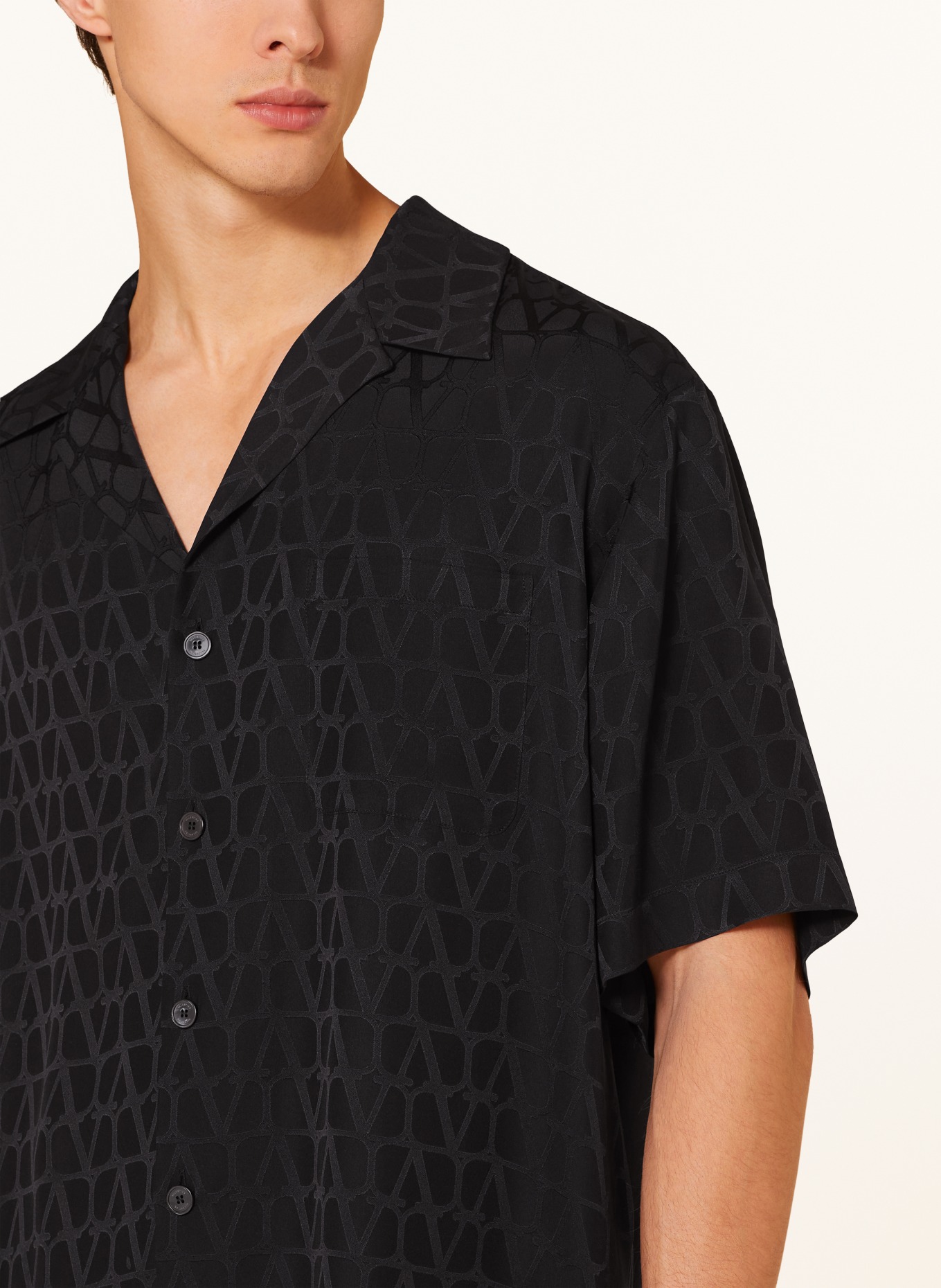 VALENTINO Resort shirt boxy fit in silk, Color: BLACK (Image 4)