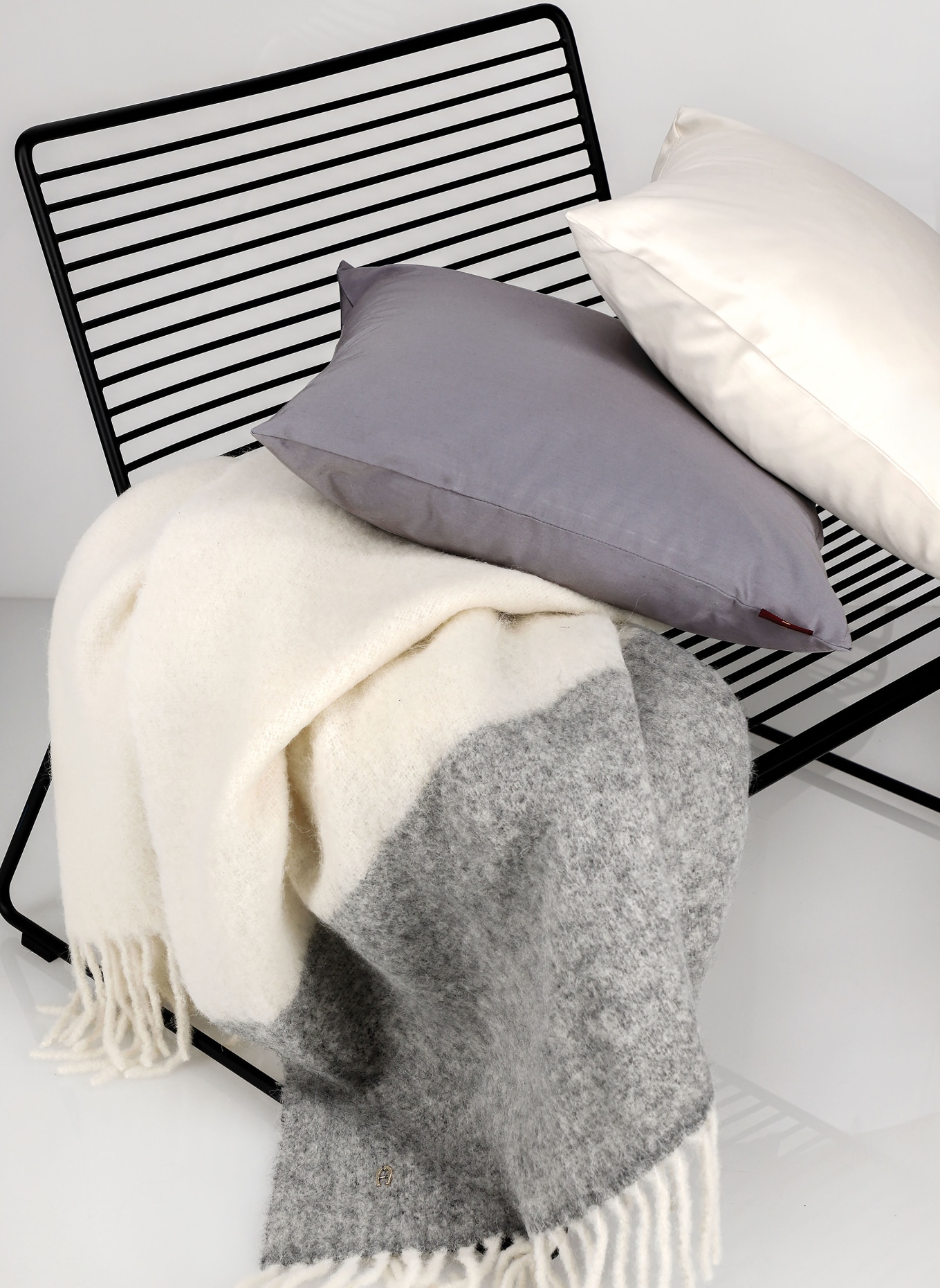 AIGNER Decorative cushion cover MINIMAL, Color: GRAY (Image 5)