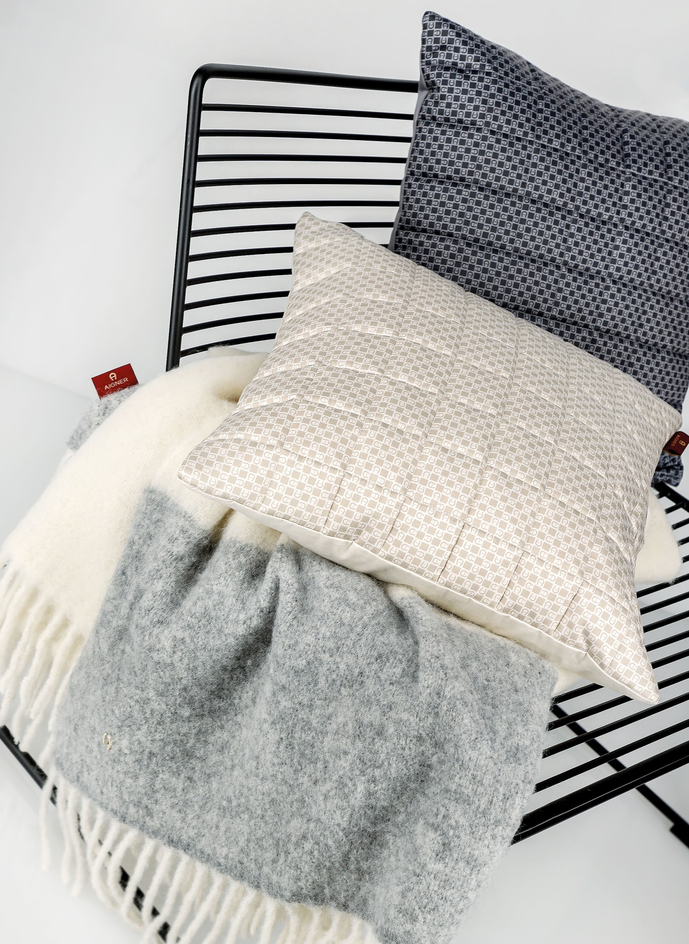AIGNER Decorative cushion cover MIRA, Color: GRAY/ DARK GRAY (Image 5)