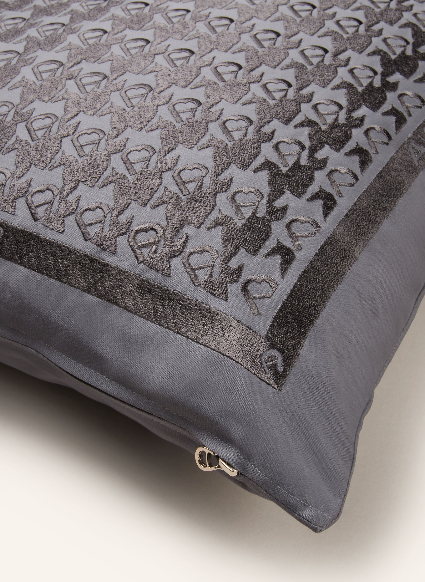 AIGNER Decorative cushion cover MATRIX, Color: GRAY (Image 3)