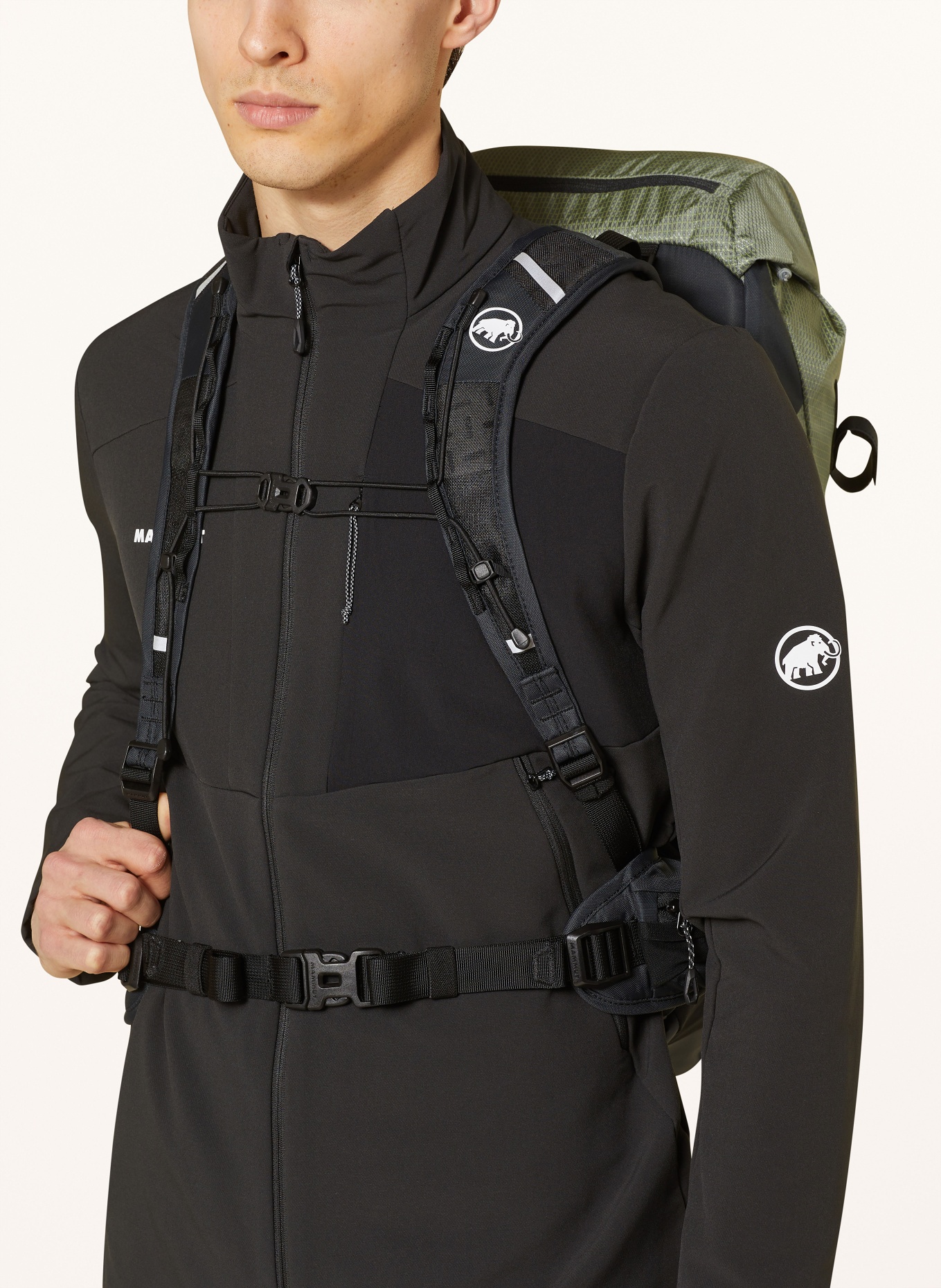 MAMMUT Backpack DUCAN 30 l, Color: GREEN/ BLACK (Image 4)