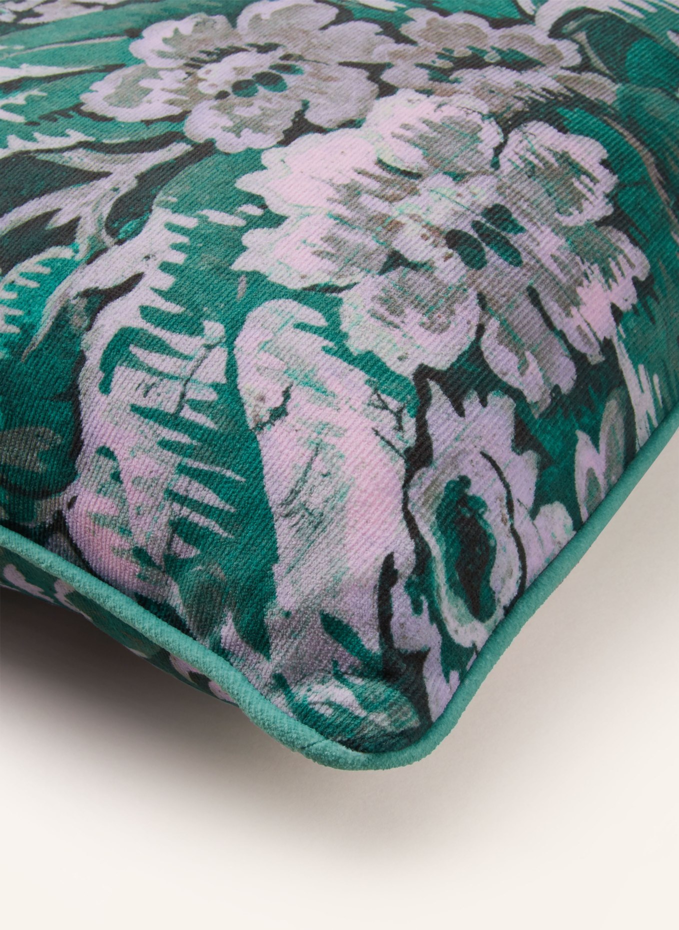 ESSENZA Decorative cushion YFKE in velvet, Color: GREEN/ LIGHT PURPLE/ DARK GREEN (Image 3)