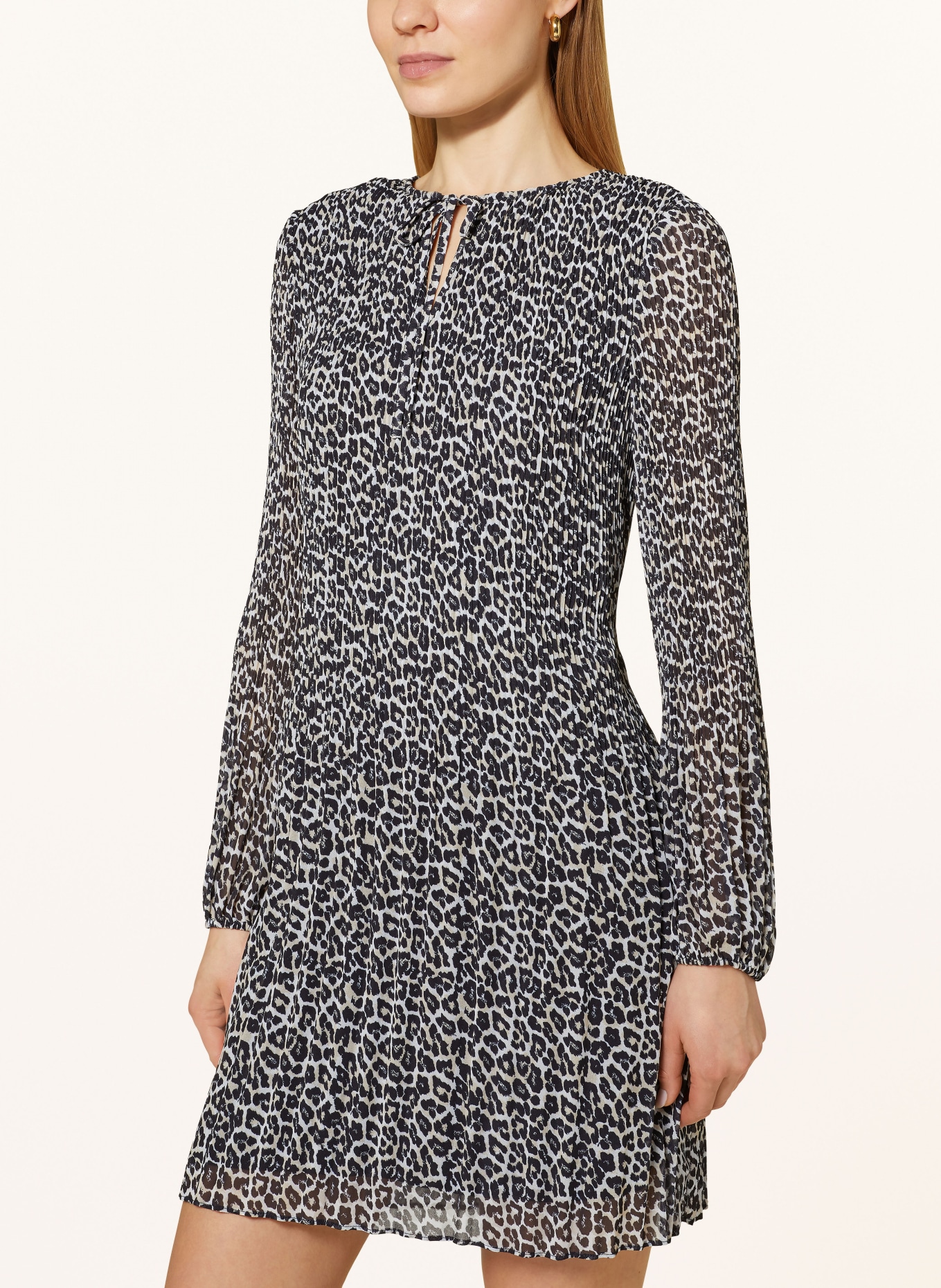comma Plisseekleid: SCHWARZ/ CREME/ ECRU