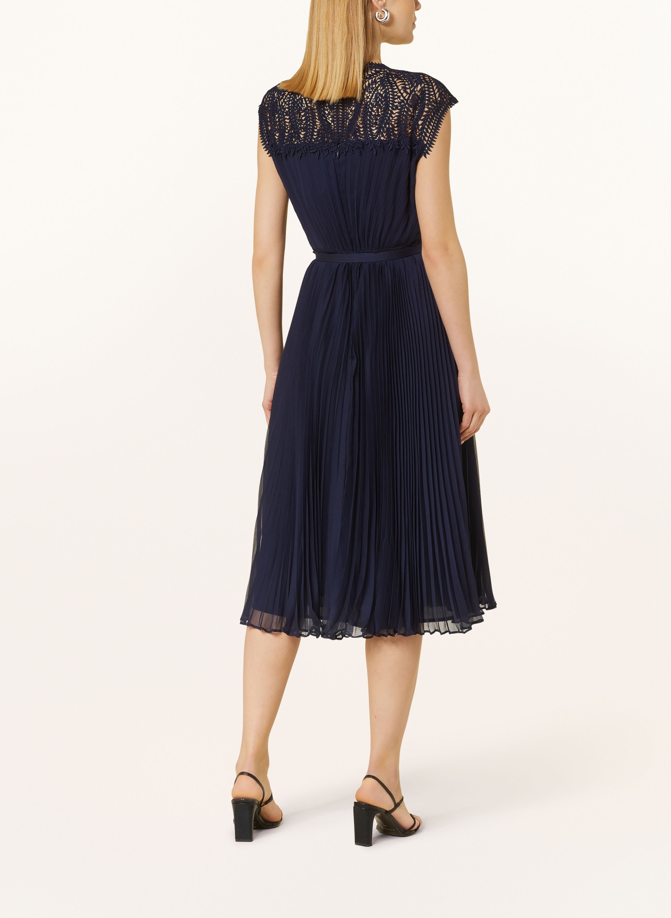 Phase Eight Cocktail dress MAKAELA with pleats and lace, Color: DARK BLUE (Image 3)