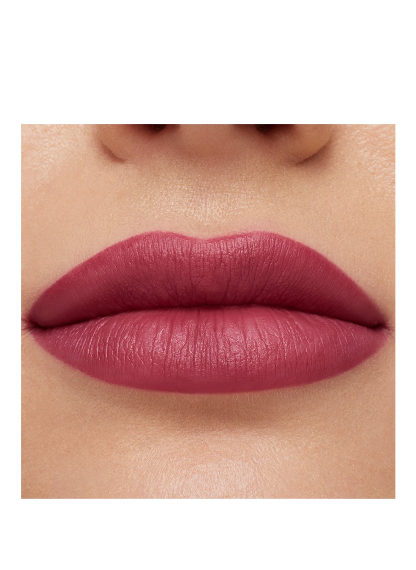 M.A.C MACXIMAL MATTE LIPSTICK: CAPTIVE AUDIENCE