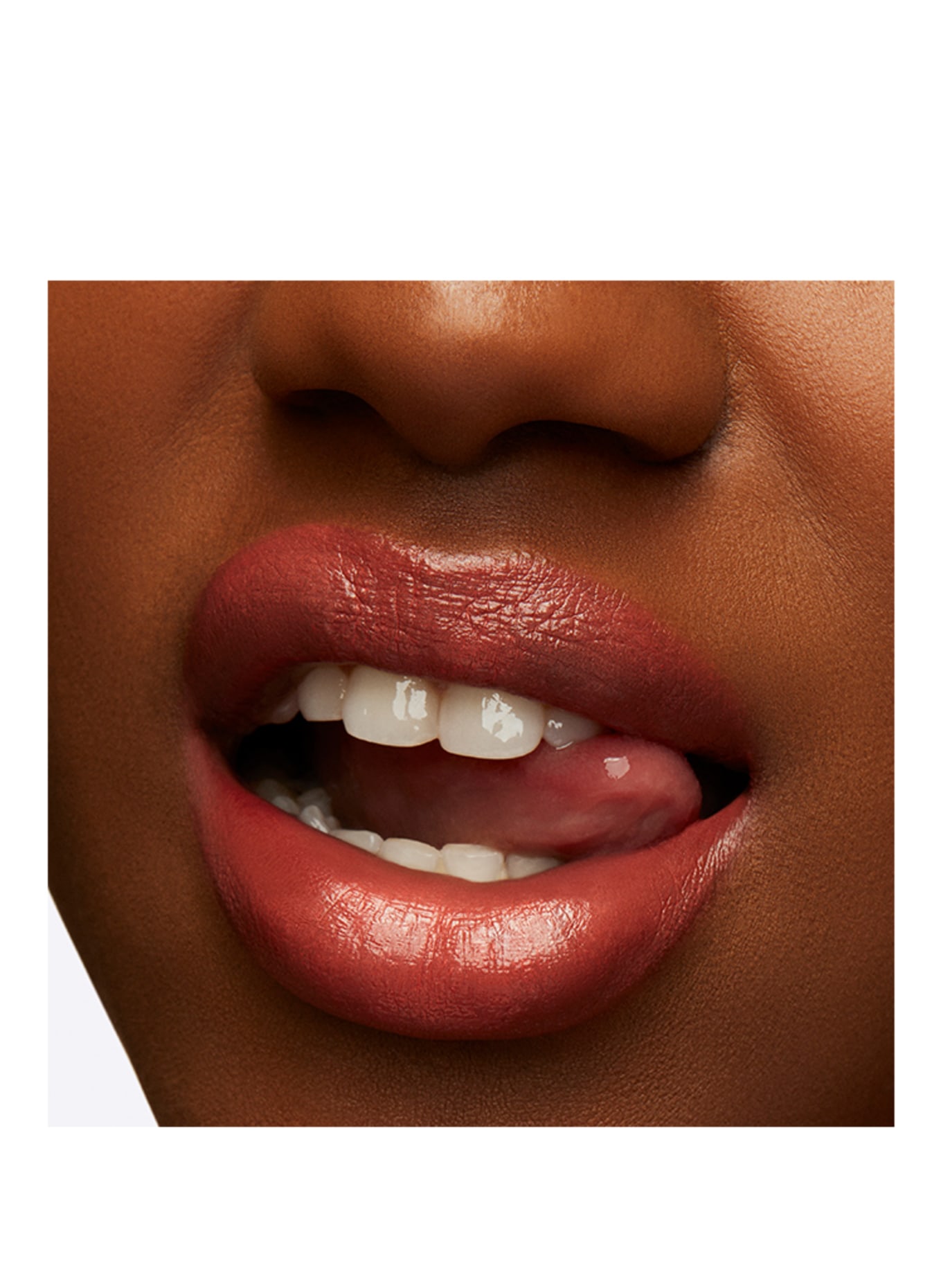 M.A.C LUSTREGLASS LIPSTICK: KISSMET