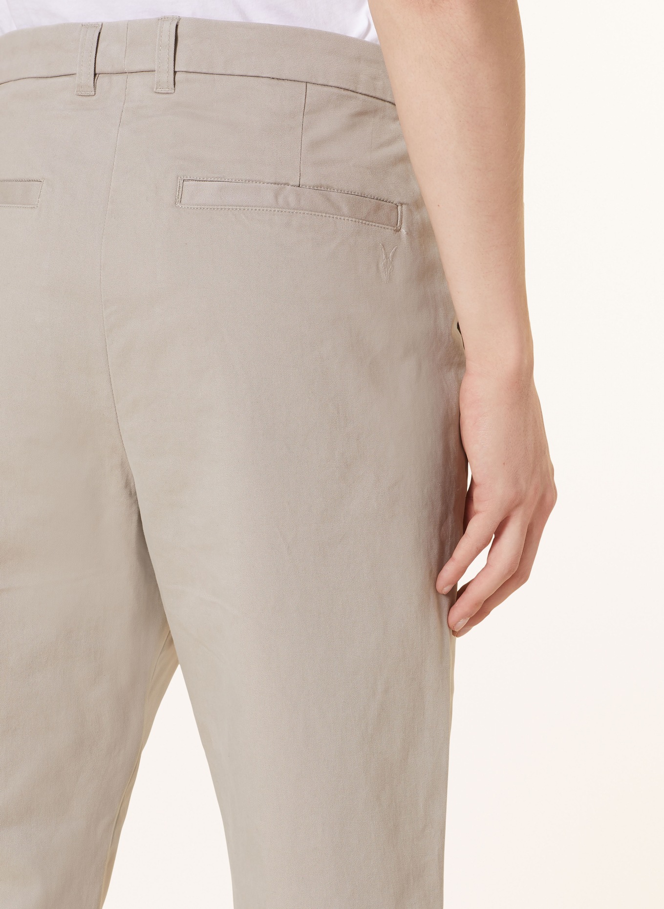 ALLSAINTS Chino kalhoty WALDE Extra Slim Fit, Barva: ŠEDÁ (Obrázek 6)