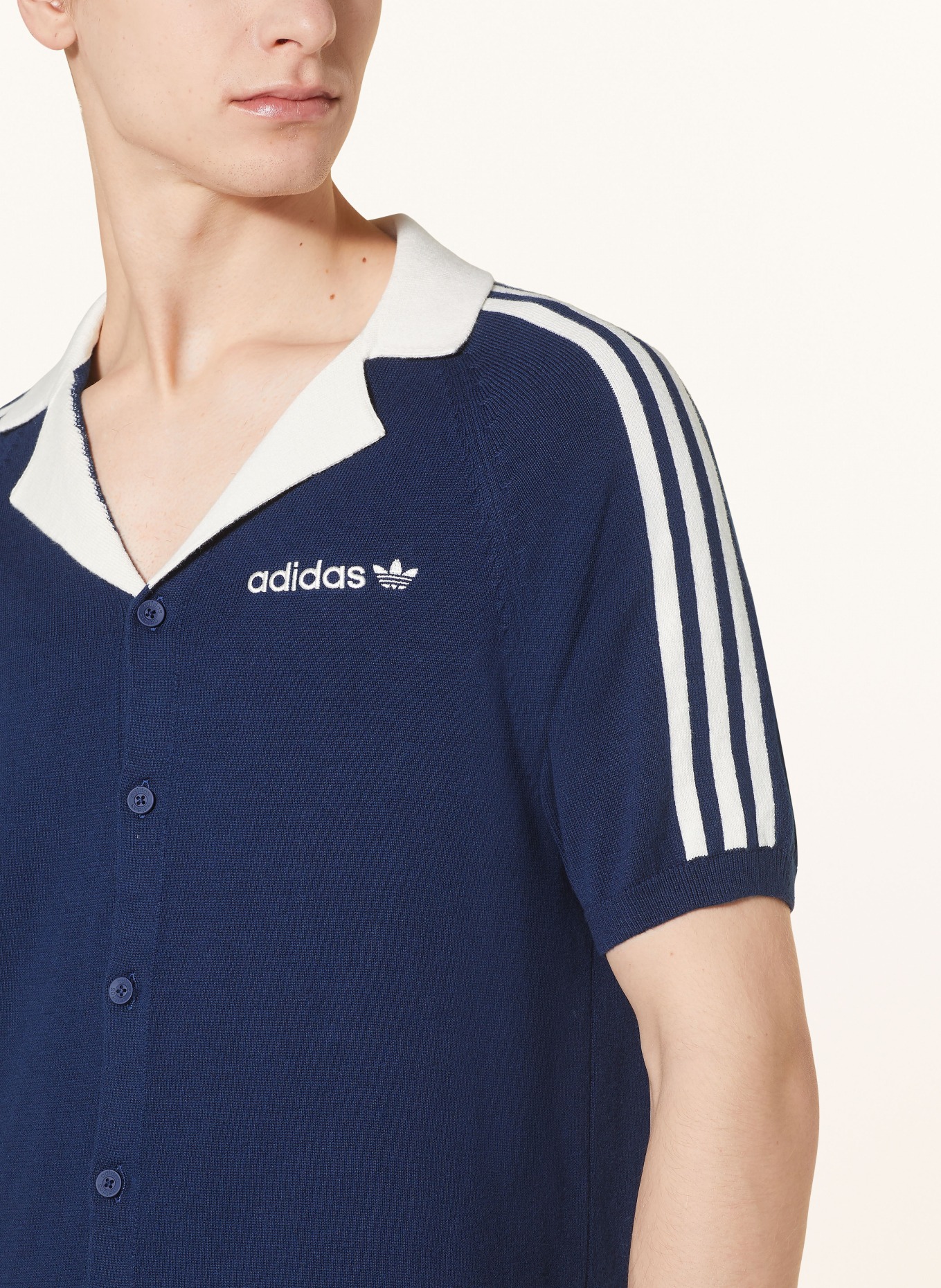 adidas Originals Úpletová košile Regular Fit, Barva: TMAVĚ MODRÁ/ REŽNÁ (Obrázek 4)