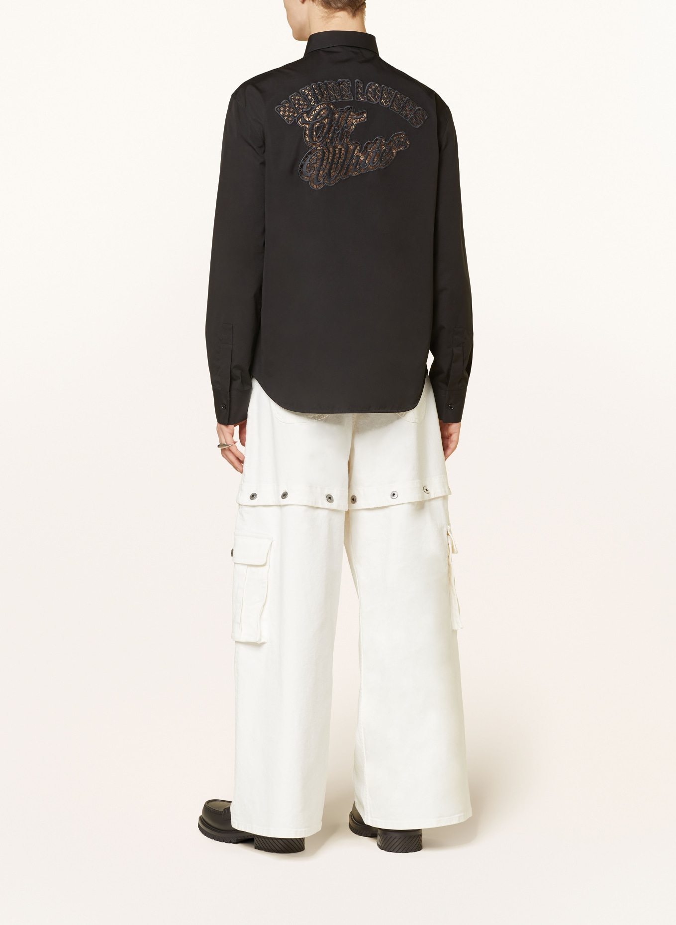 Off-White Koszula NATLOVER comfort fit z wycięciami, Kolor: CZARNY (Obrazek 2)