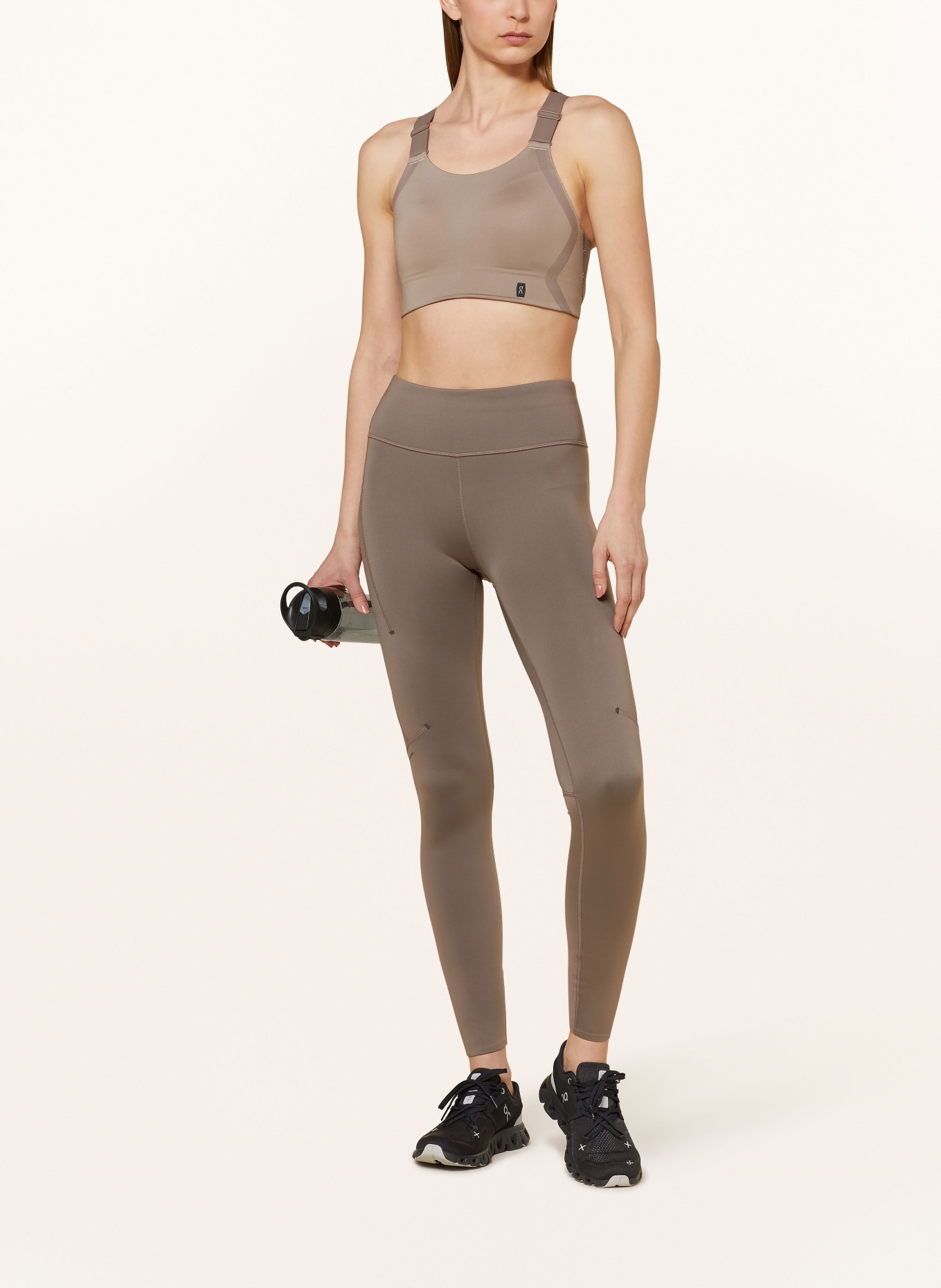 On Running leggings PERFORMANCE, Color: TAUPE (Image 2)