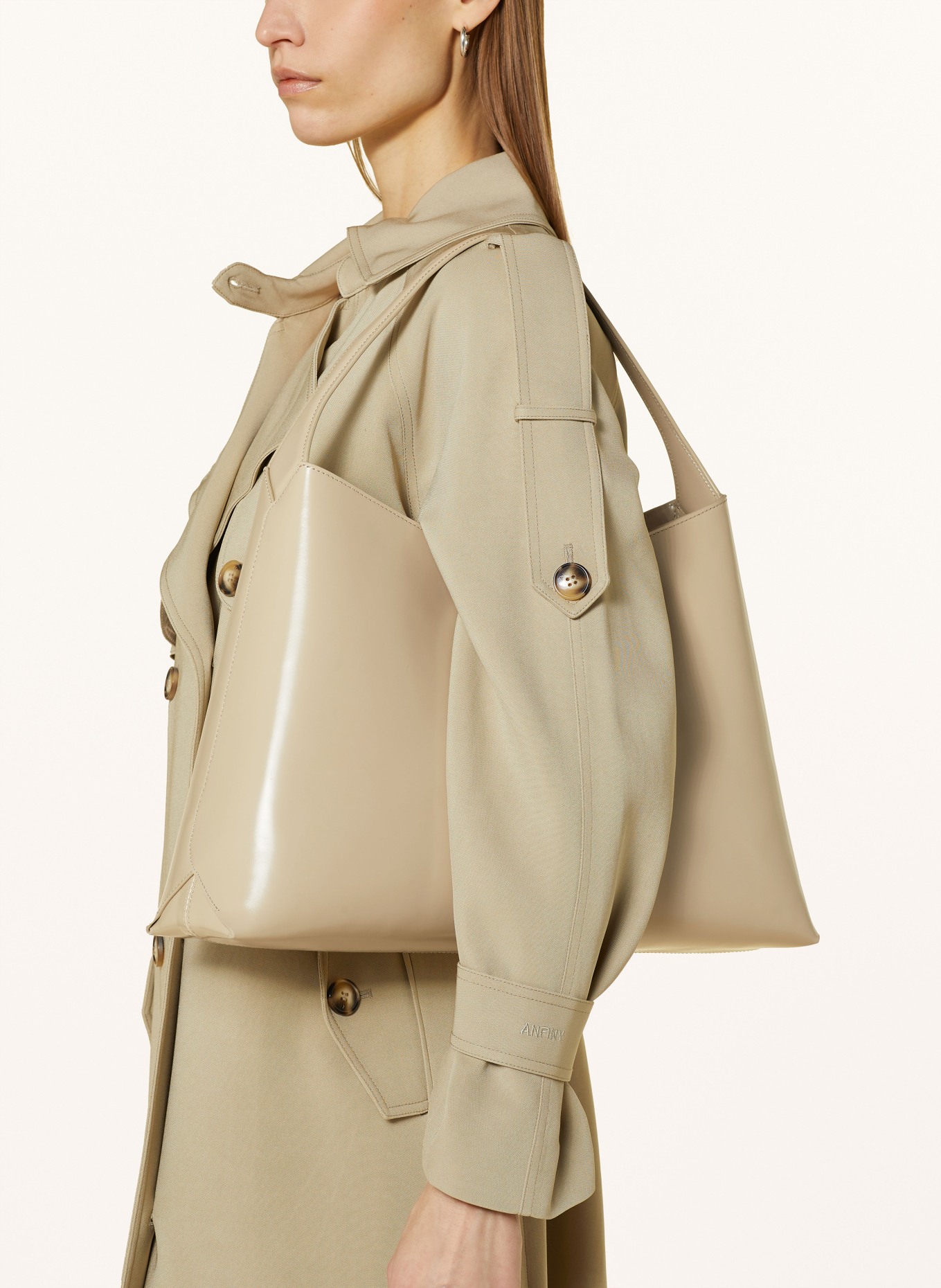 TIGER OF SWEDEN Kabelka NEIRA: BÉŽOVÁ