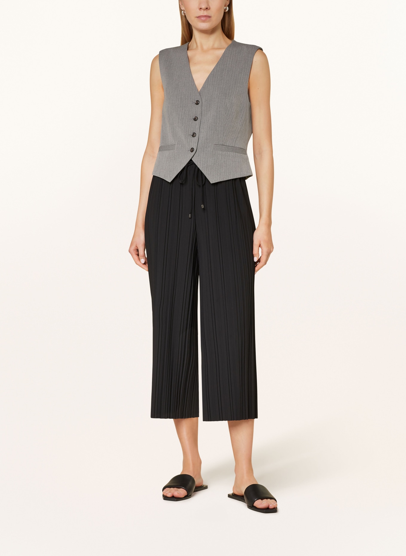 s.Oliver BLACK LABEL 7/8 pleated trousers, Color: BLACK (Image 2)