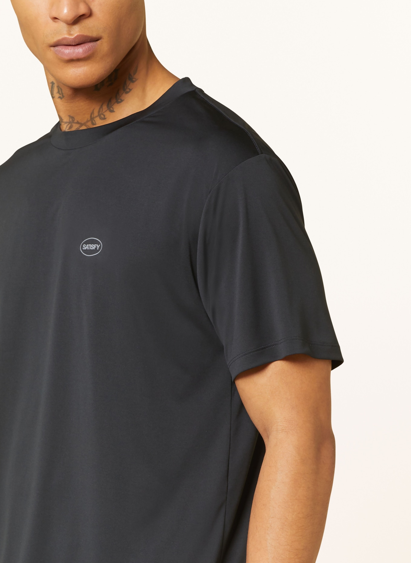 SATISFY Running shirt AURALITE™, Color: BLACK (Image 4)