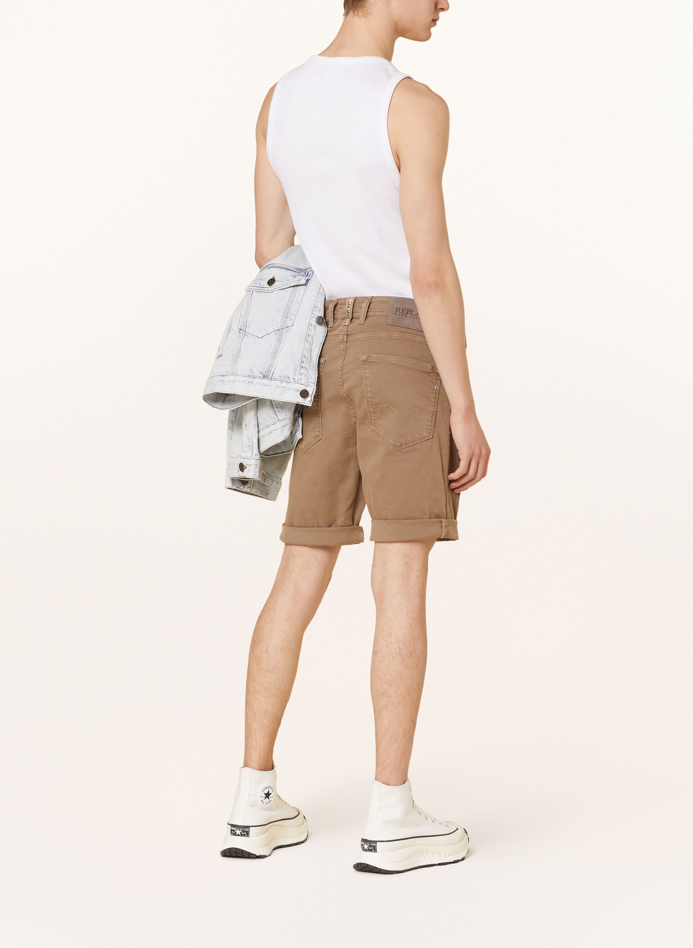REPLAY Denim shorts tapered fit, Color: 725 PEANUT (Image 3)