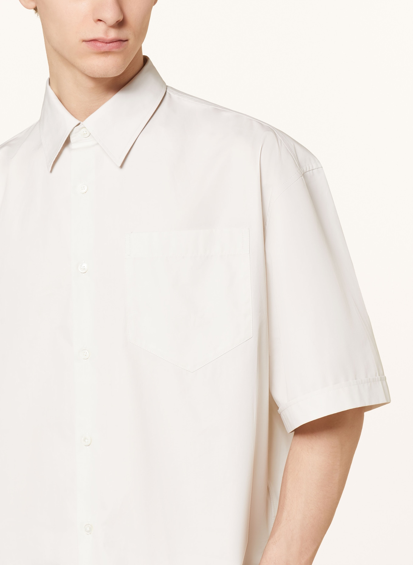 AMI PARIS Koszula z krótkim rękawem comfort fit, Kolor: KREMOWY (Obrazek 4)