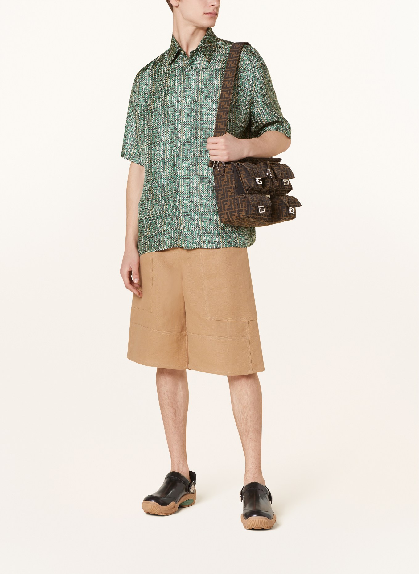 FENDI Koszula z krótkim rękawem comfort fit z jedwabiu, Kolor: CIEMNOZIELONY (Obrazek 2)
