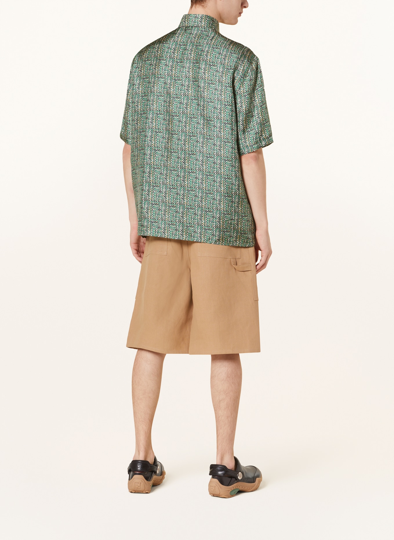 FENDI Koszula z krótkim rękawem comfort fit z jedwabiu, Kolor: CIEMNOZIELONY (Obrazek 3)