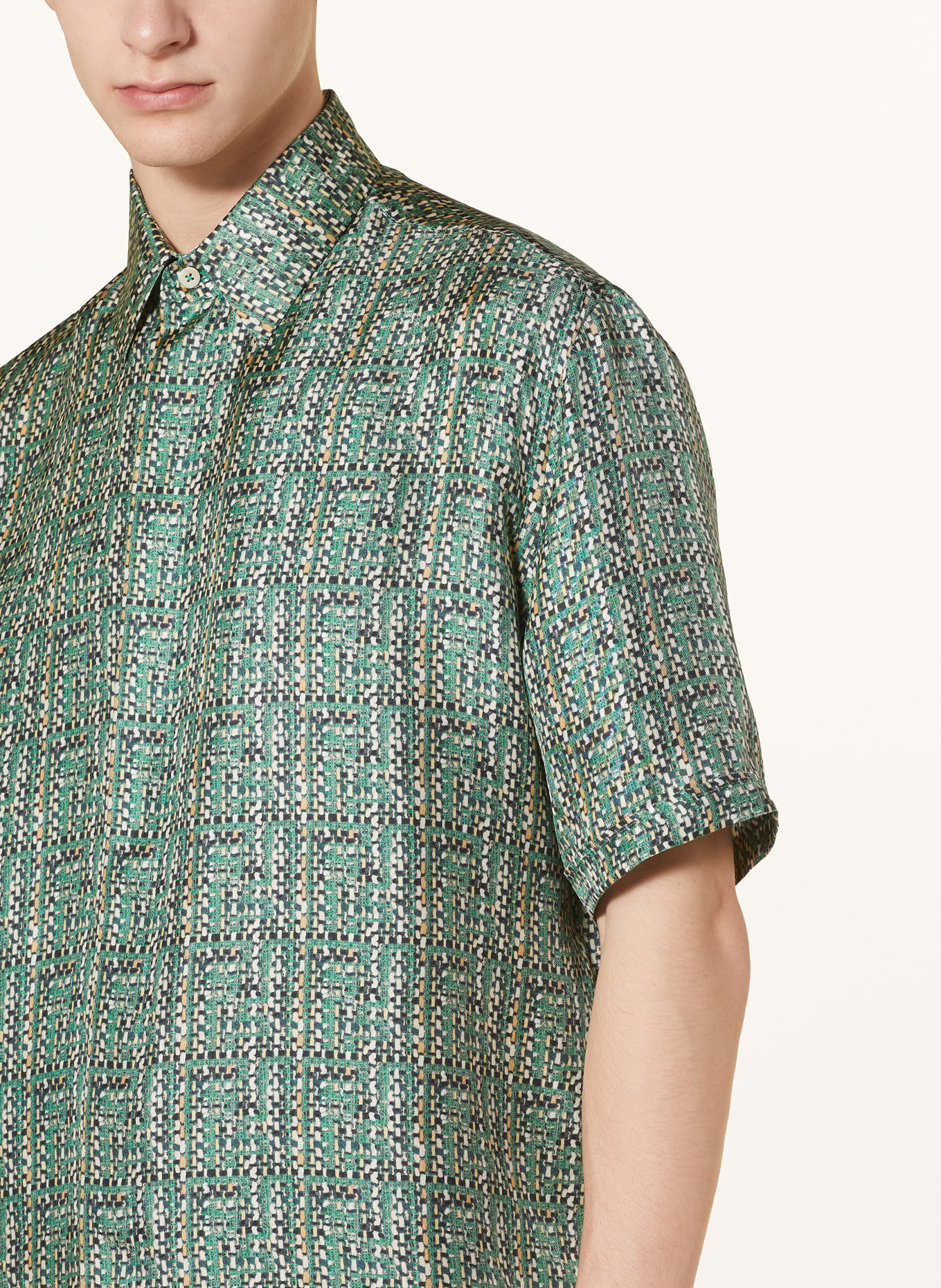 FENDI Koszula z krótkim rękawem comfort fit z jedwabiu, Kolor: CIEMNOZIELONY (Obrazek 4)