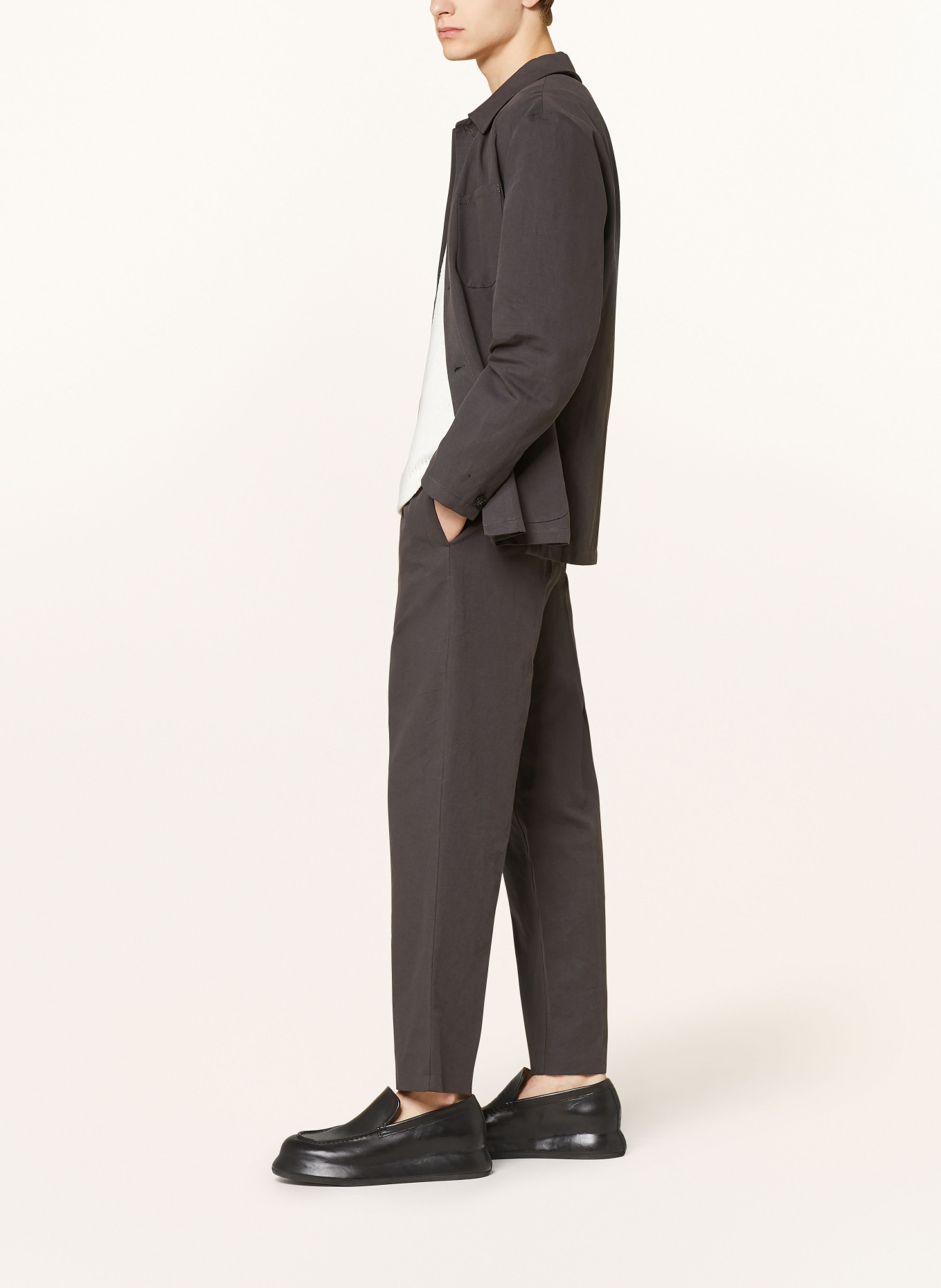 A.P.C. Jogger style pants PIETER in straight fit, Color: DARK GRAY (Image 4)