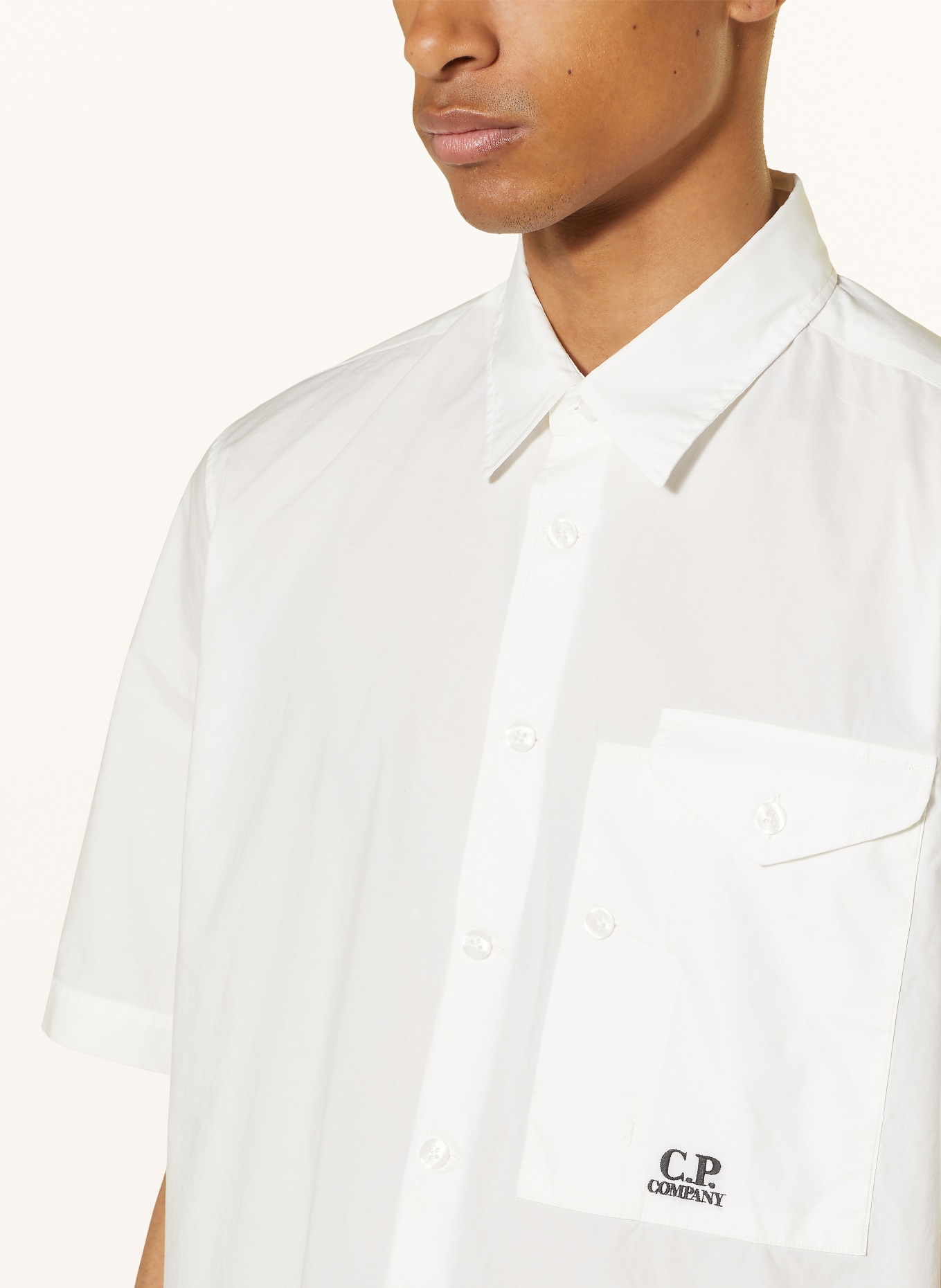 C.P. COMPANY Koszula z krótkim rękawem comfort fit, Kolor: BIAŁY (Obrazek 4)