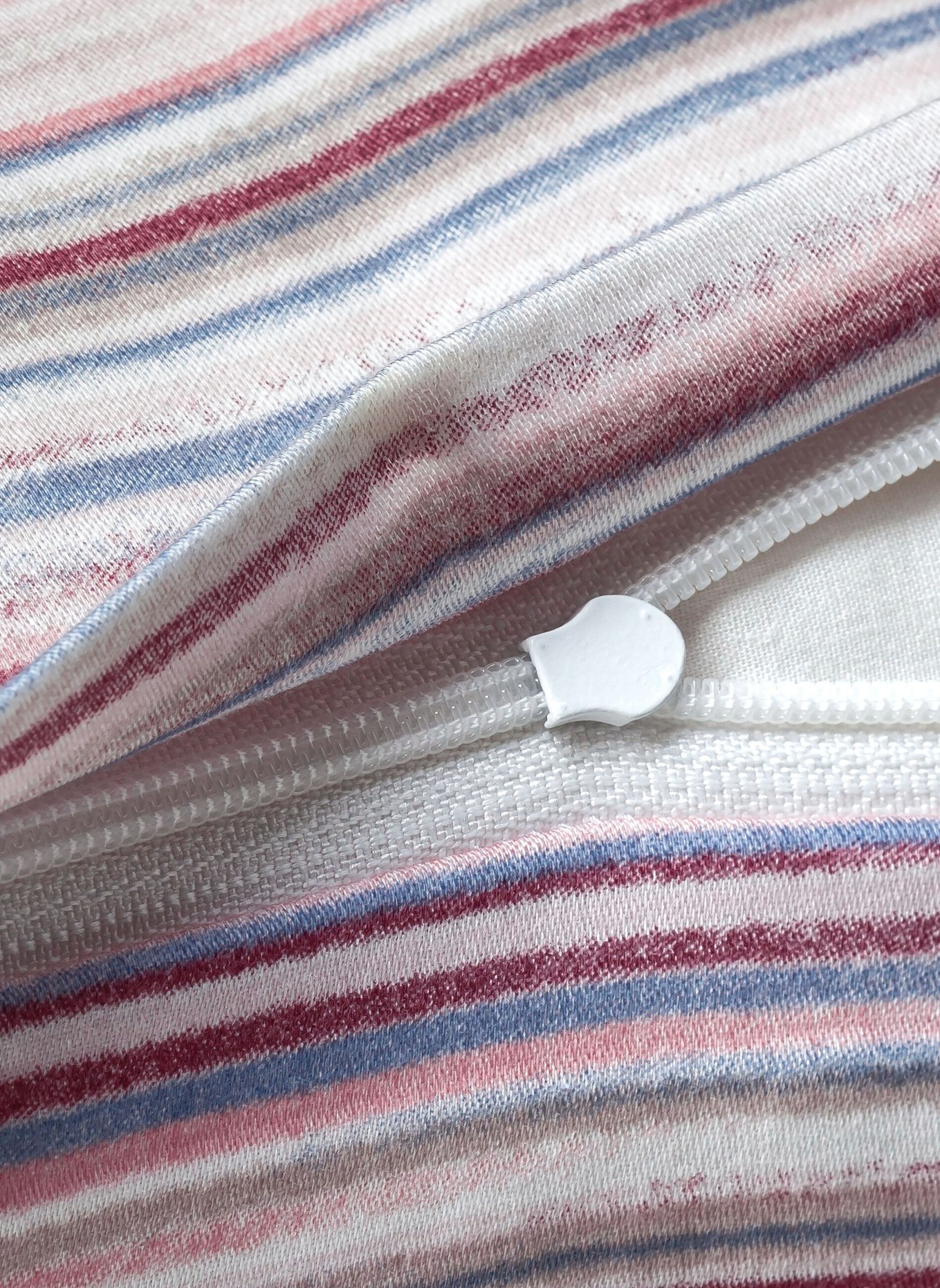 JOOP! Bettwäsche VIVID: DUNKELROT / CREME