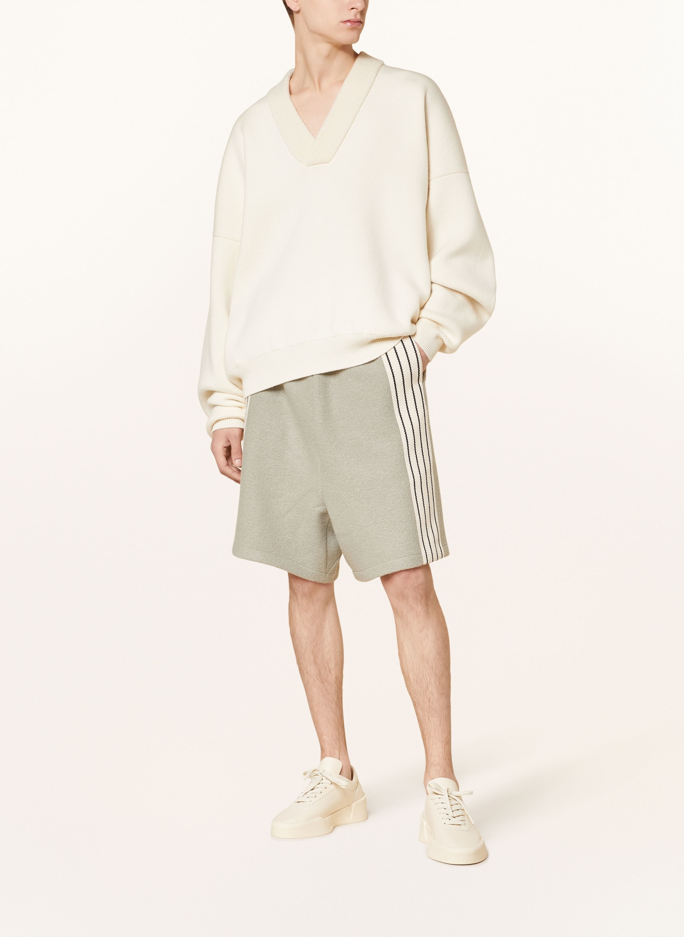 FEAR OF GOD Shorts with tuxedo stripes, Color: LIGHT GREEN/ CREAM/ BLACK (Image 2)