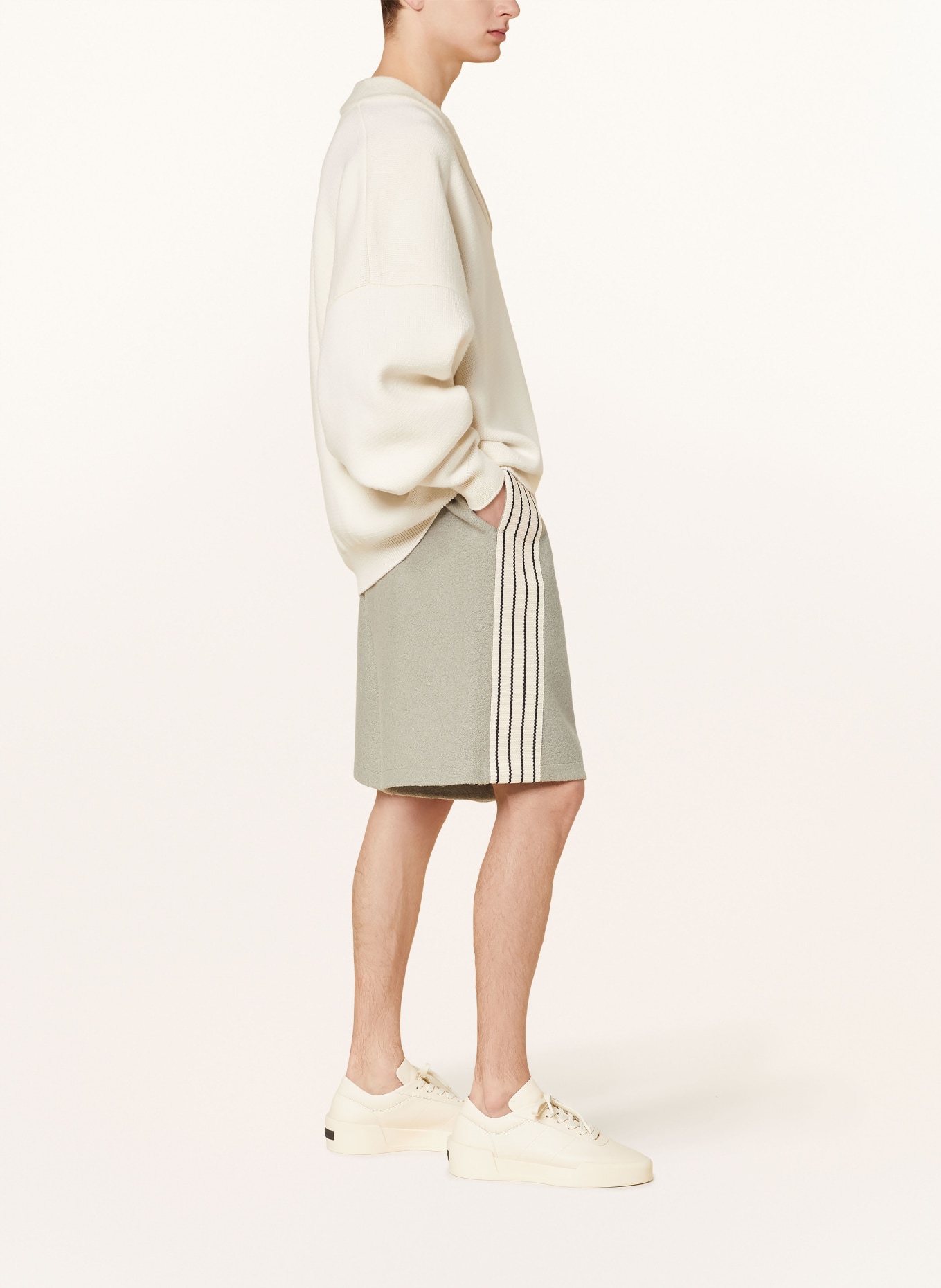 FEAR OF GOD Shorts with tuxedo stripes, Color: LIGHT GREEN/ CREAM/ BLACK (Image 4)